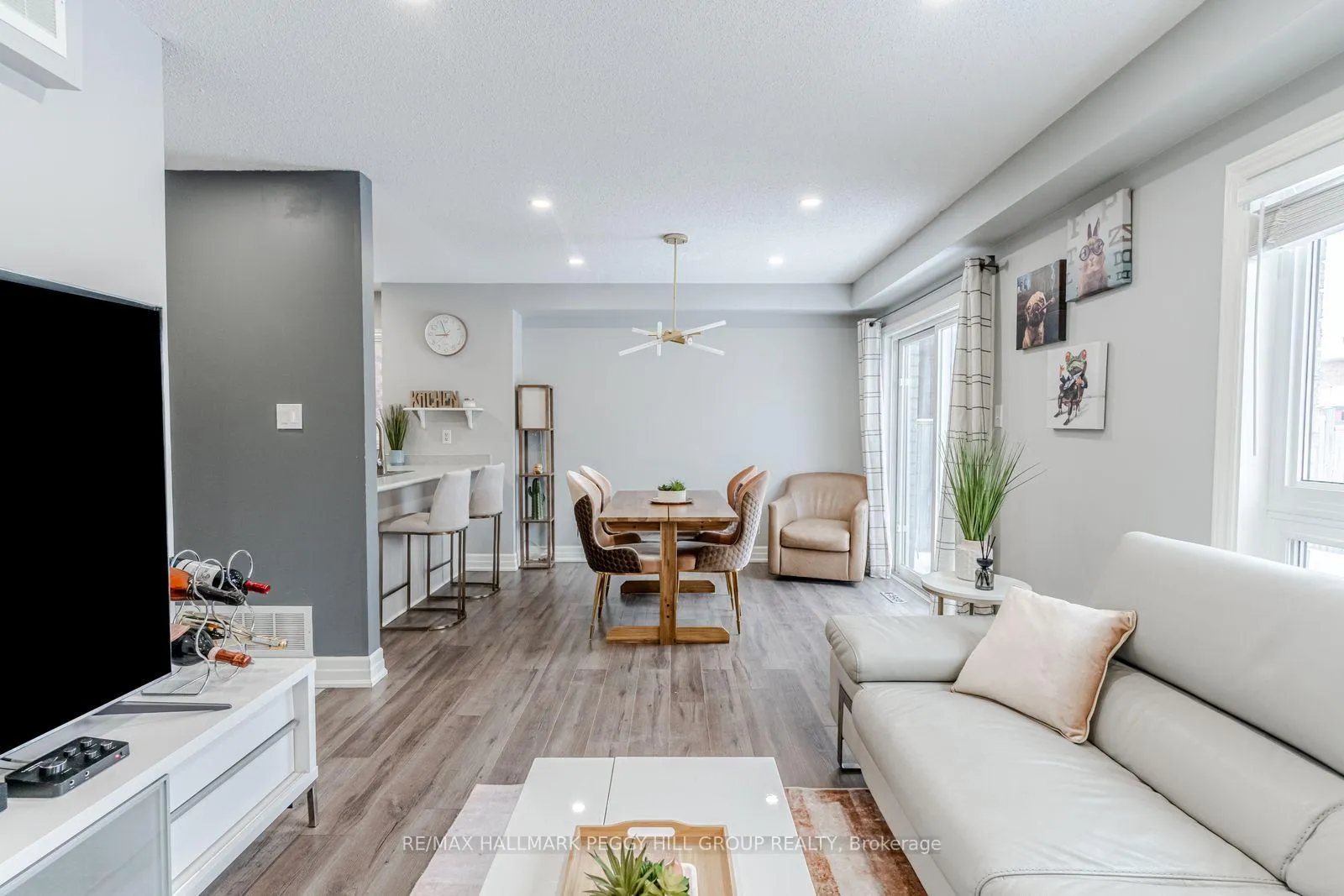 Photo 2 of 34 Coronation Parkway, Barrie, Innis-Shore — HOMEH