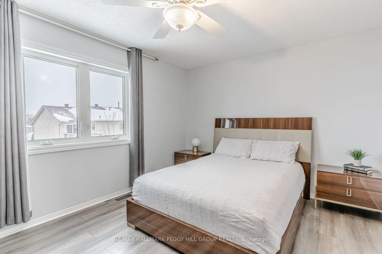 Photo 6 of 34 Coronation Parkway, Barrie, Innis-Shore — HOMEH