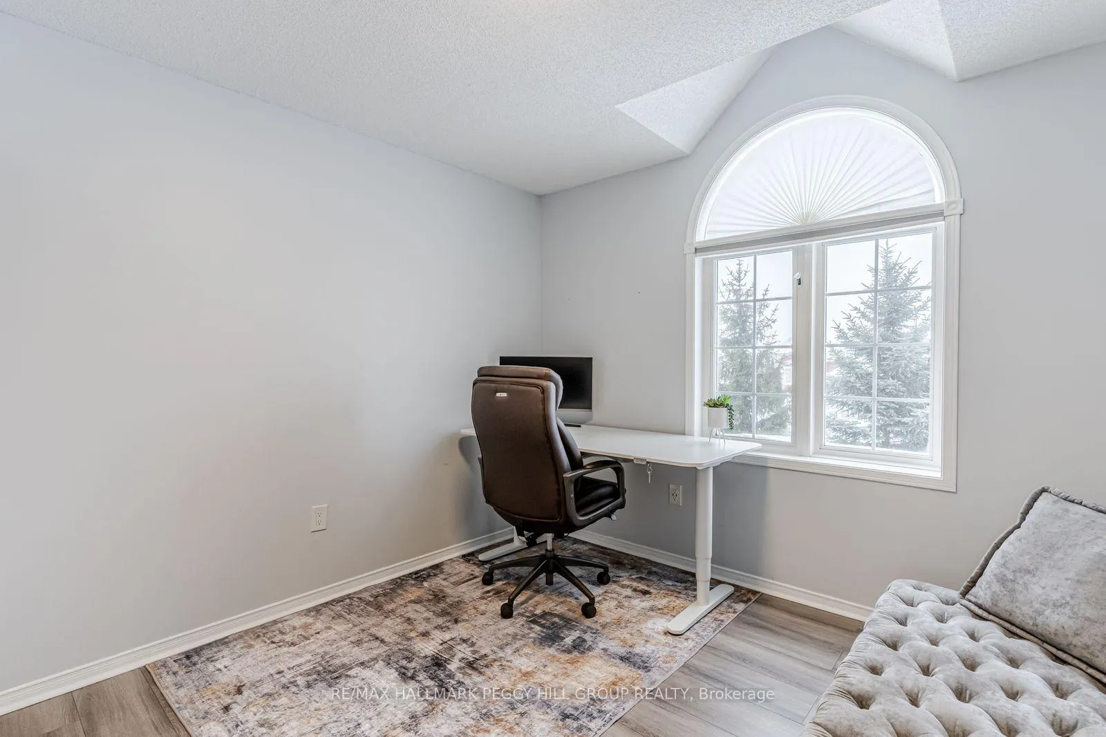 Photo 8 of 34 Coronation Parkway, Barrie, Innis-Shore — HOMEH