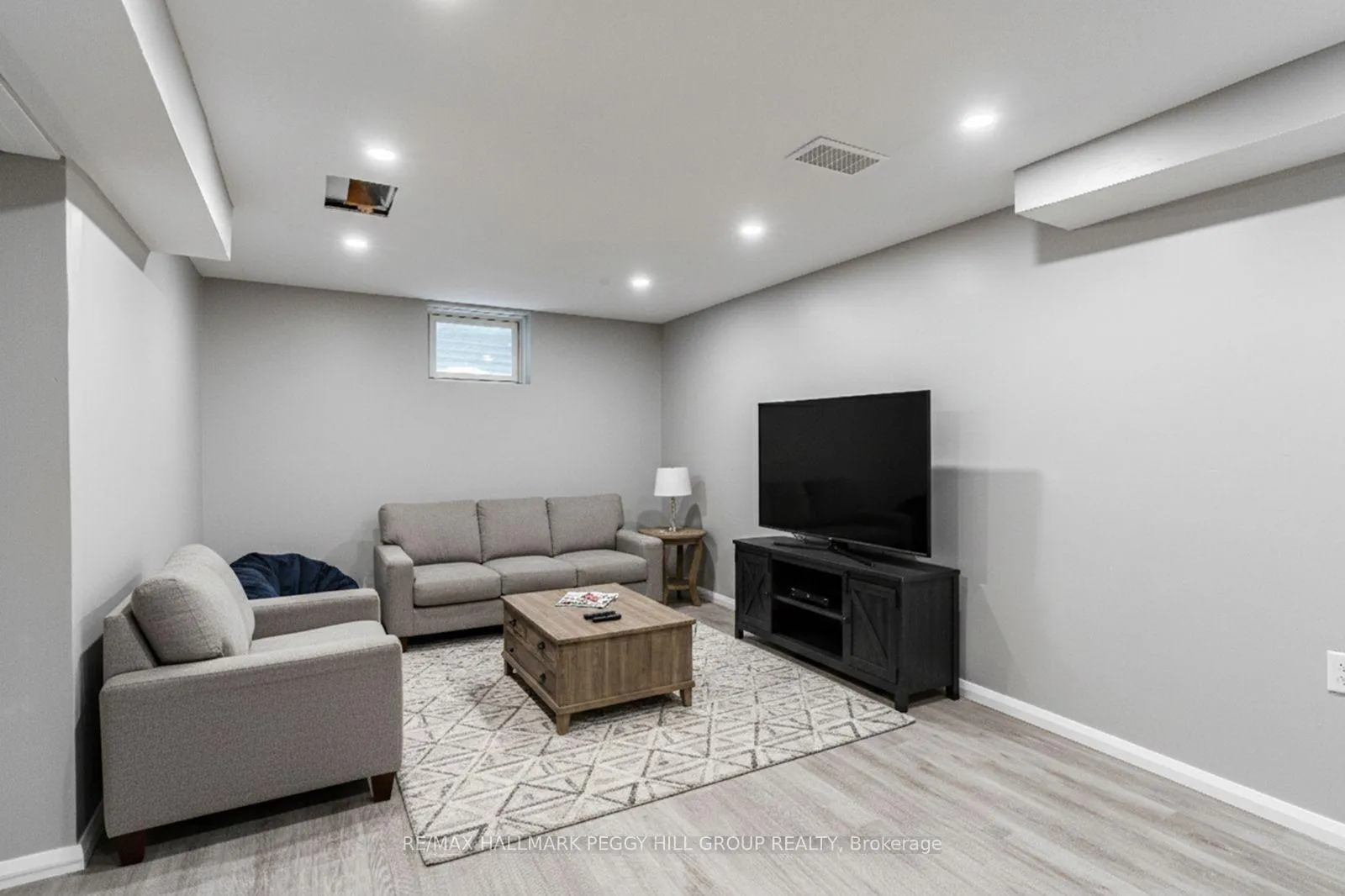 Photo 9 of 34 Coronation Parkway, Barrie, Innis-Shore — HOMEH
