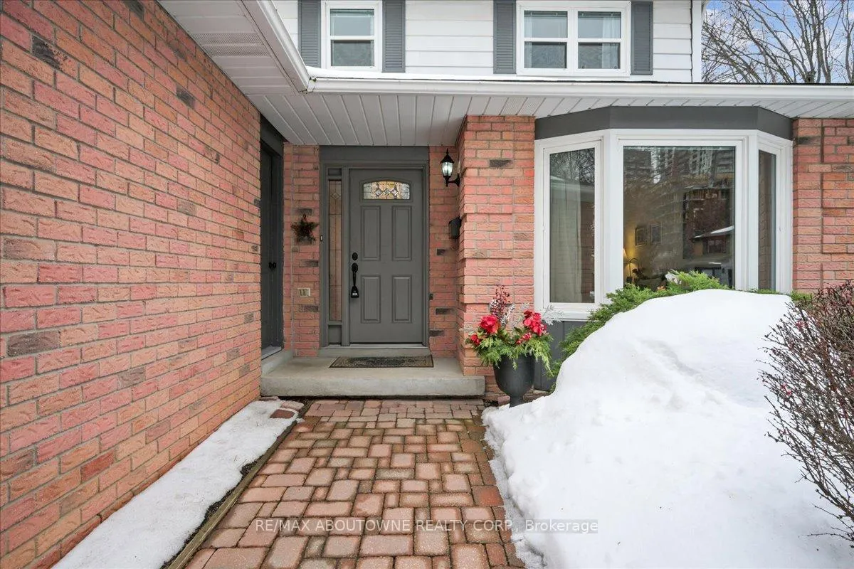 Photo 4 of 2132 Argon Court, Burlington, Brant — HOMEH