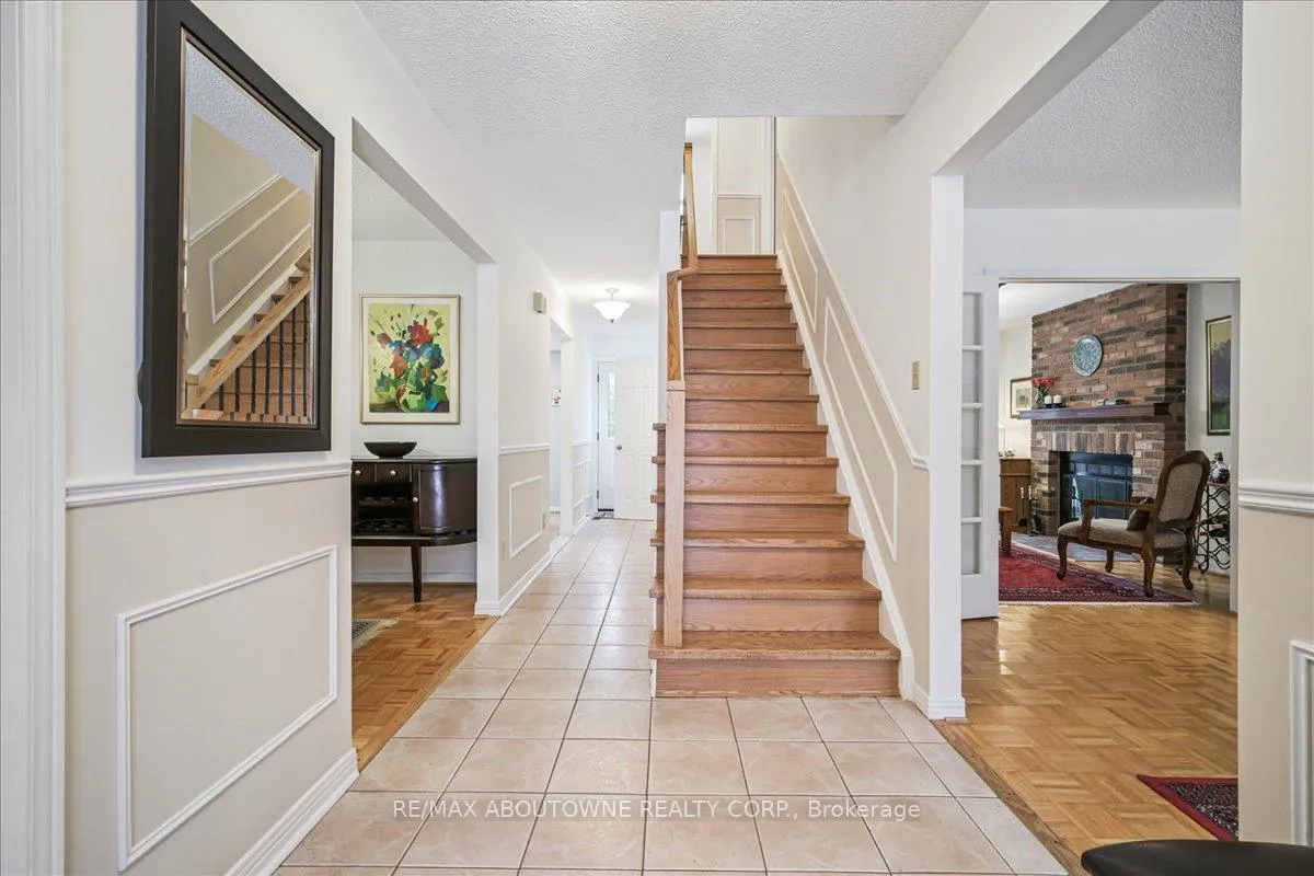 Photo 5 of 2132 Argon Court, Burlington, Brant — HOMEH