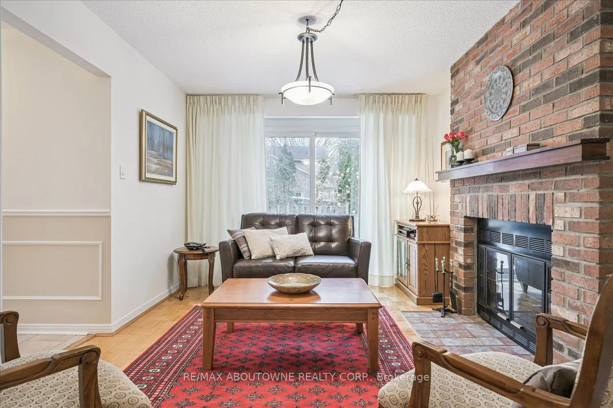 Photo 10 of 2132 Argon Court, Burlington, Brant — HOMEH