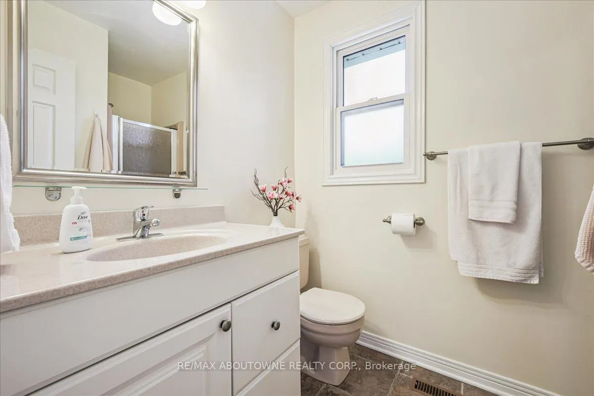 Photo 24 of 2132 Argon Court, Burlington, Brant — HOMEH