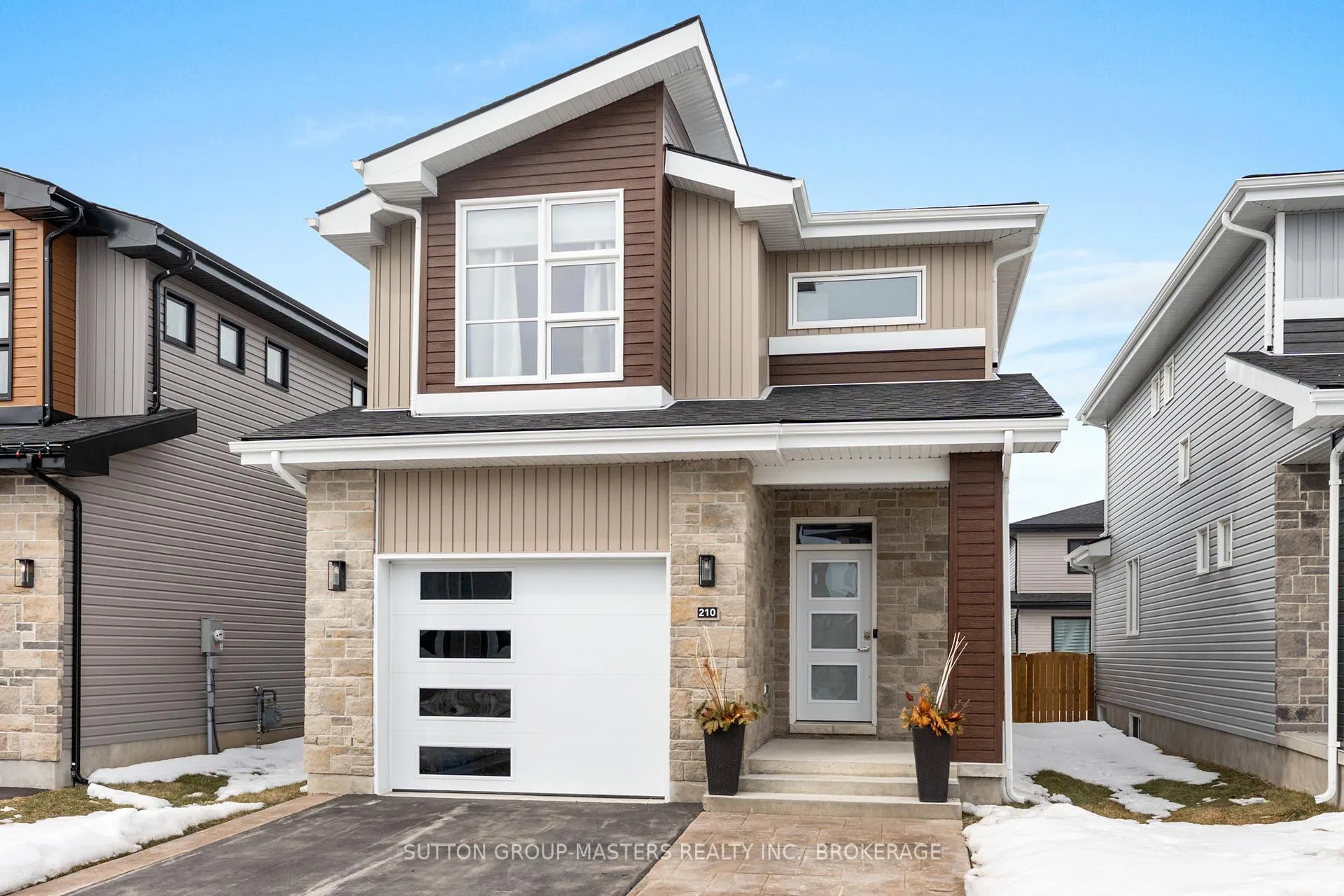 Photo 2 of 210 Superior Drive, Loyalist, Amherstview — HOMEH