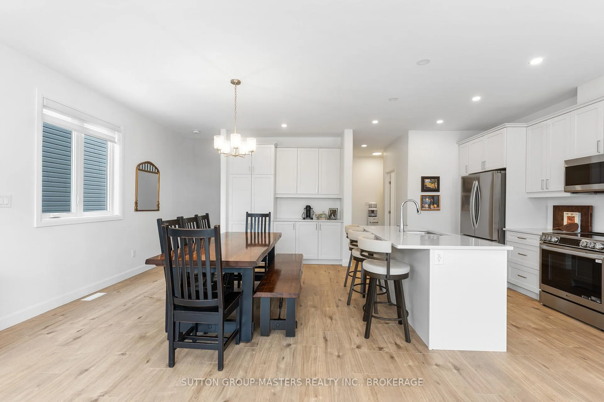 Photo 8 of 210 Superior Drive, Loyalist, Amherstview — HOMEH