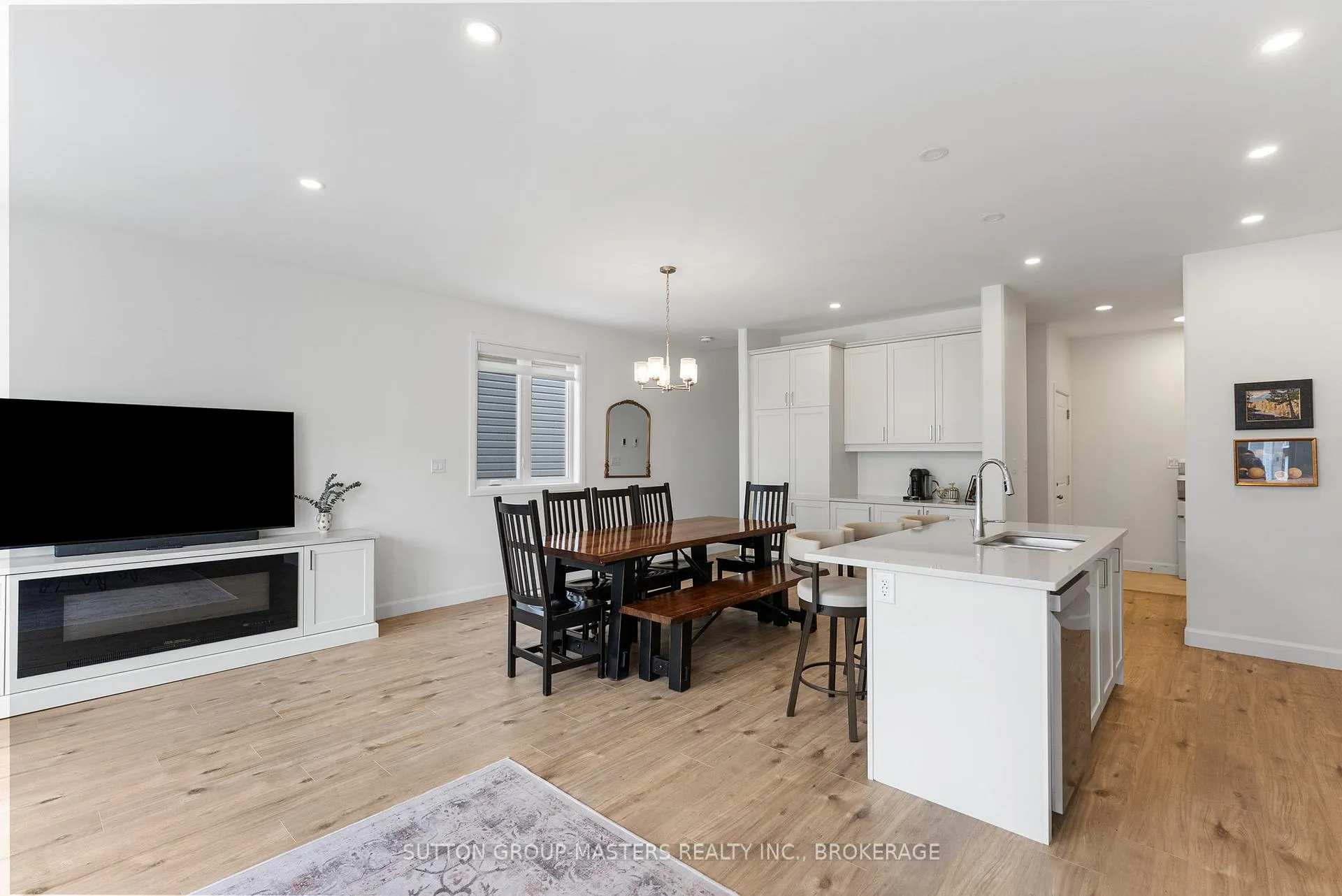 Photo 10 of 210 Superior Drive, Loyalist, Amherstview — HOMEH