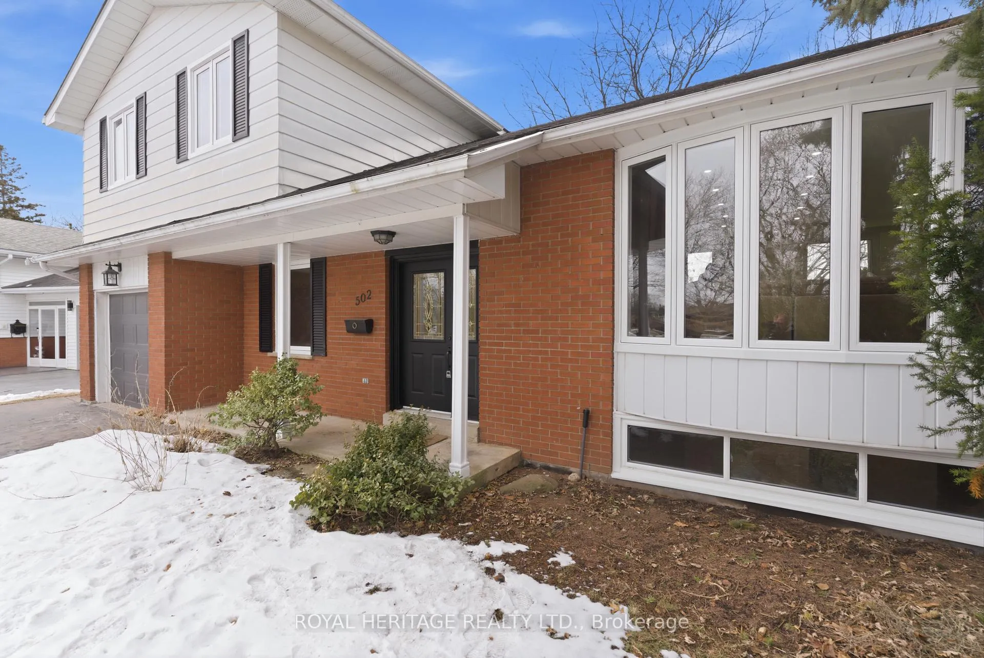 Photo 2 of 502 Shannon Crescent, Burlington, Shoreacres — HOMEH