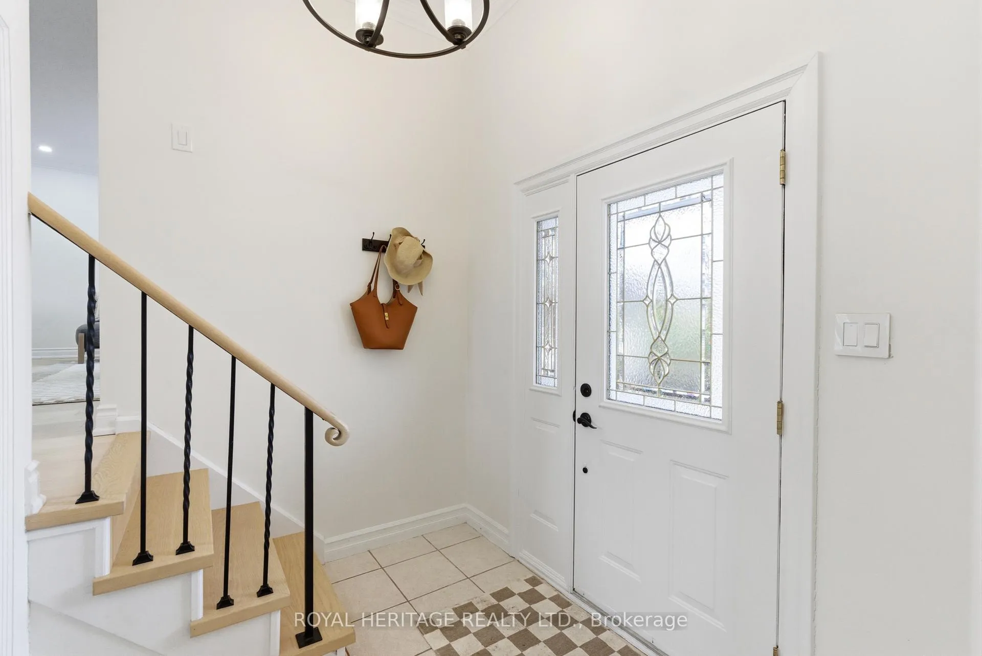 Photo 3 of 502 Shannon Crescent, Burlington, Shoreacres — HOMEH