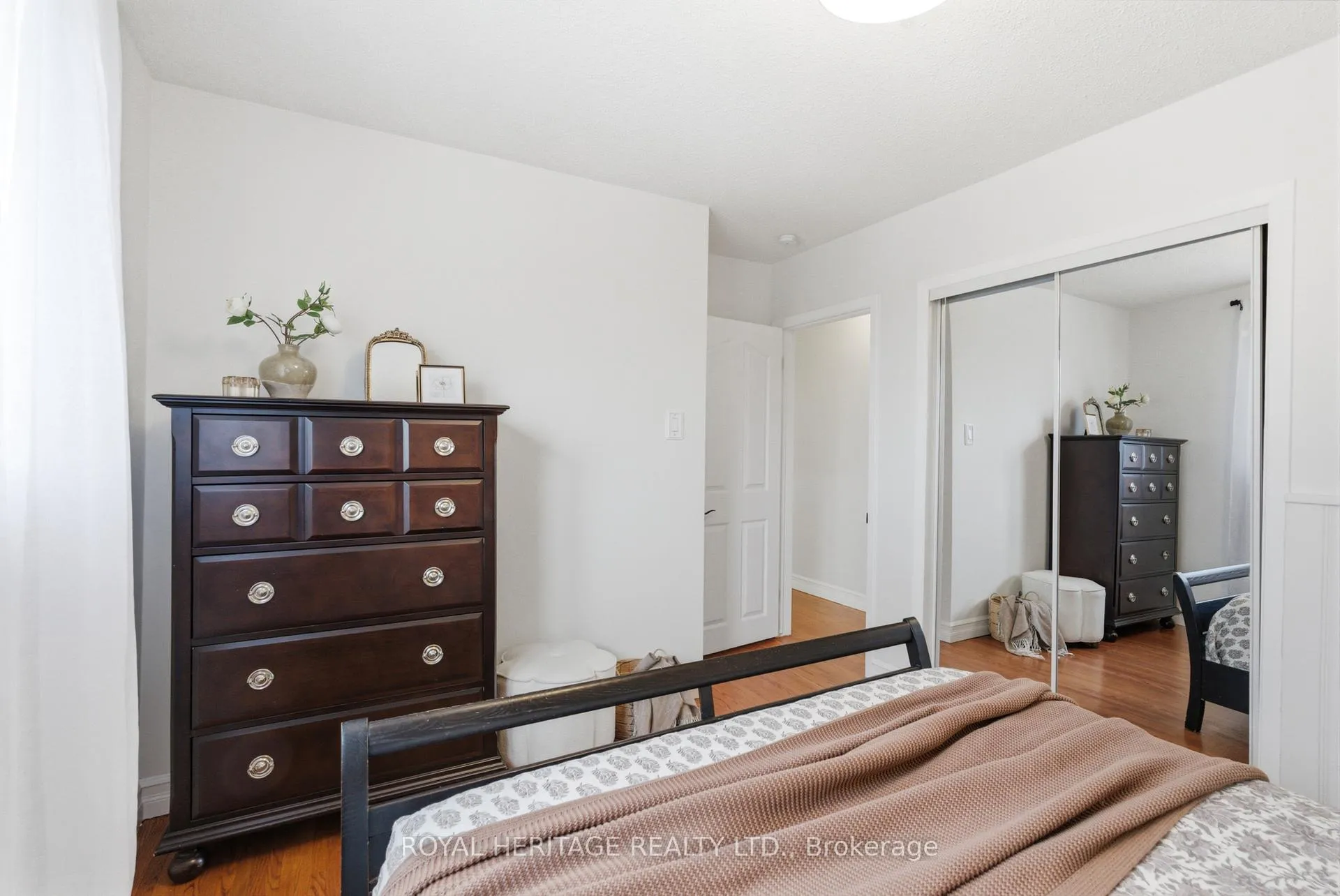 Photo 31 of 502 Shannon Crescent, Burlington, Shoreacres — HOMEH