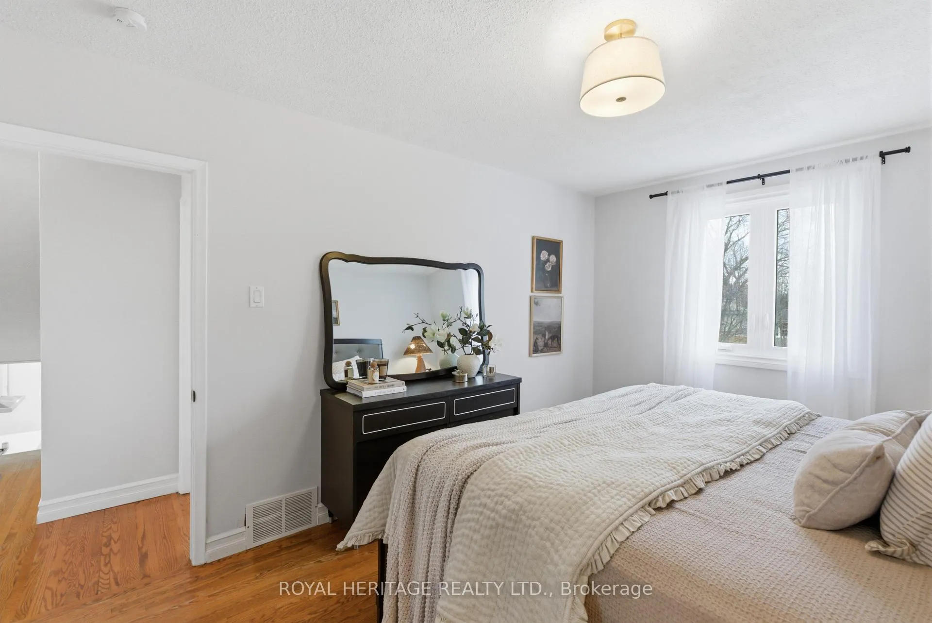 Photo 33 of 502 Shannon Crescent, Burlington, Shoreacres — HOMEH