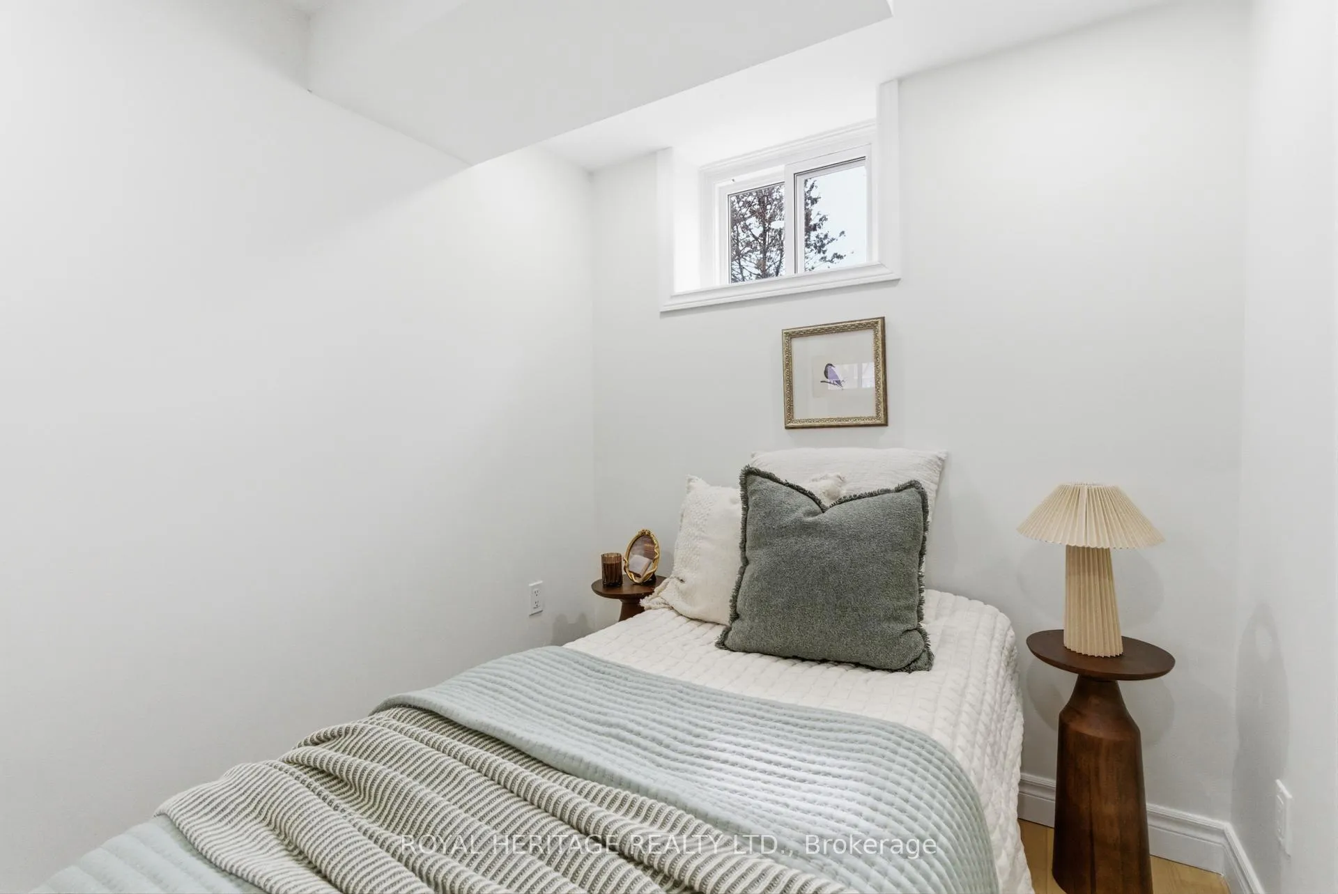 Photo 44 of 502 Shannon Crescent, Burlington, Shoreacres — HOMEH