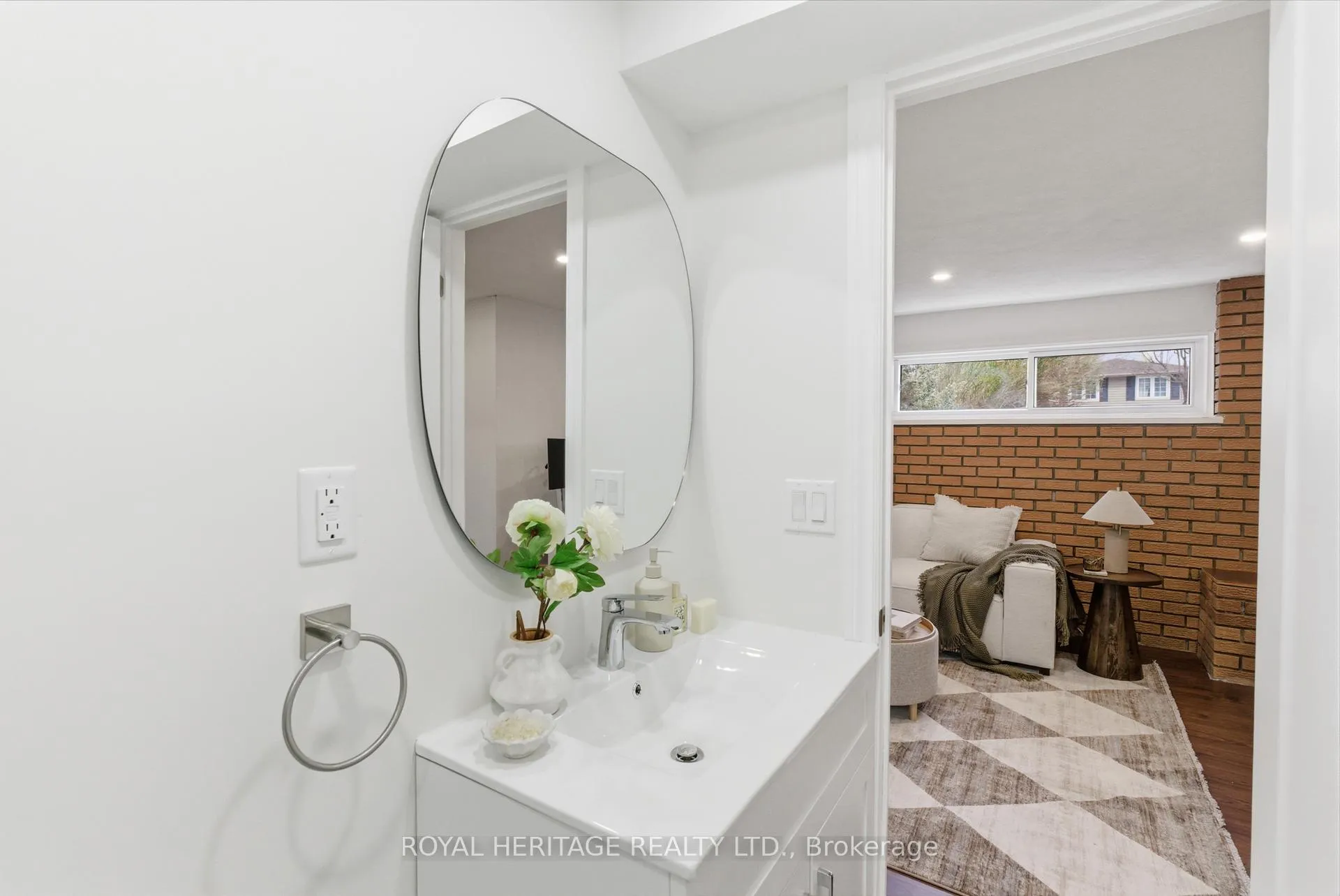 Photo 45 of 502 Shannon Crescent, Burlington, Shoreacres — HOMEH