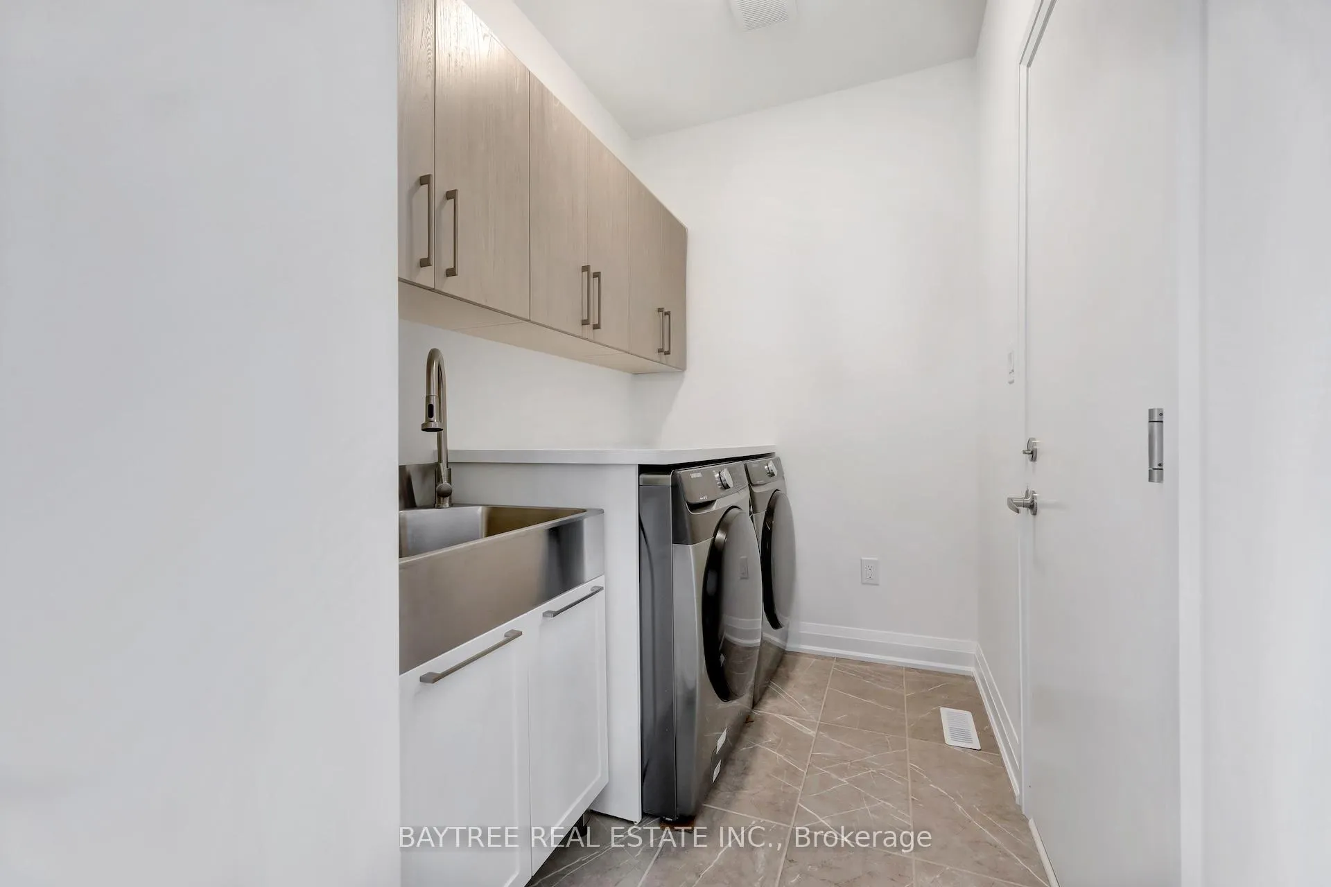 Photo 20 of 37 Lally Terrace, Barrie, Rural Barrie Southeast — HOMEH