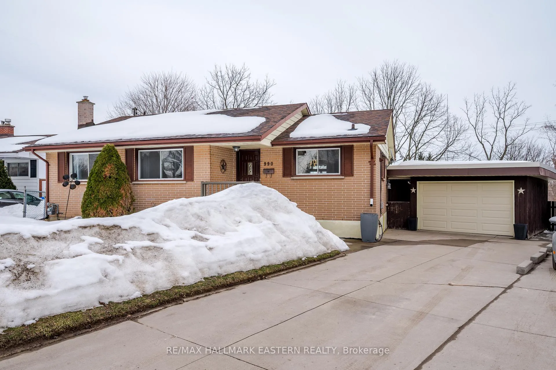 Photo 1 of 990 Oriole Crescent, Peterborough, Northcrest Ward 5 — HOMEH