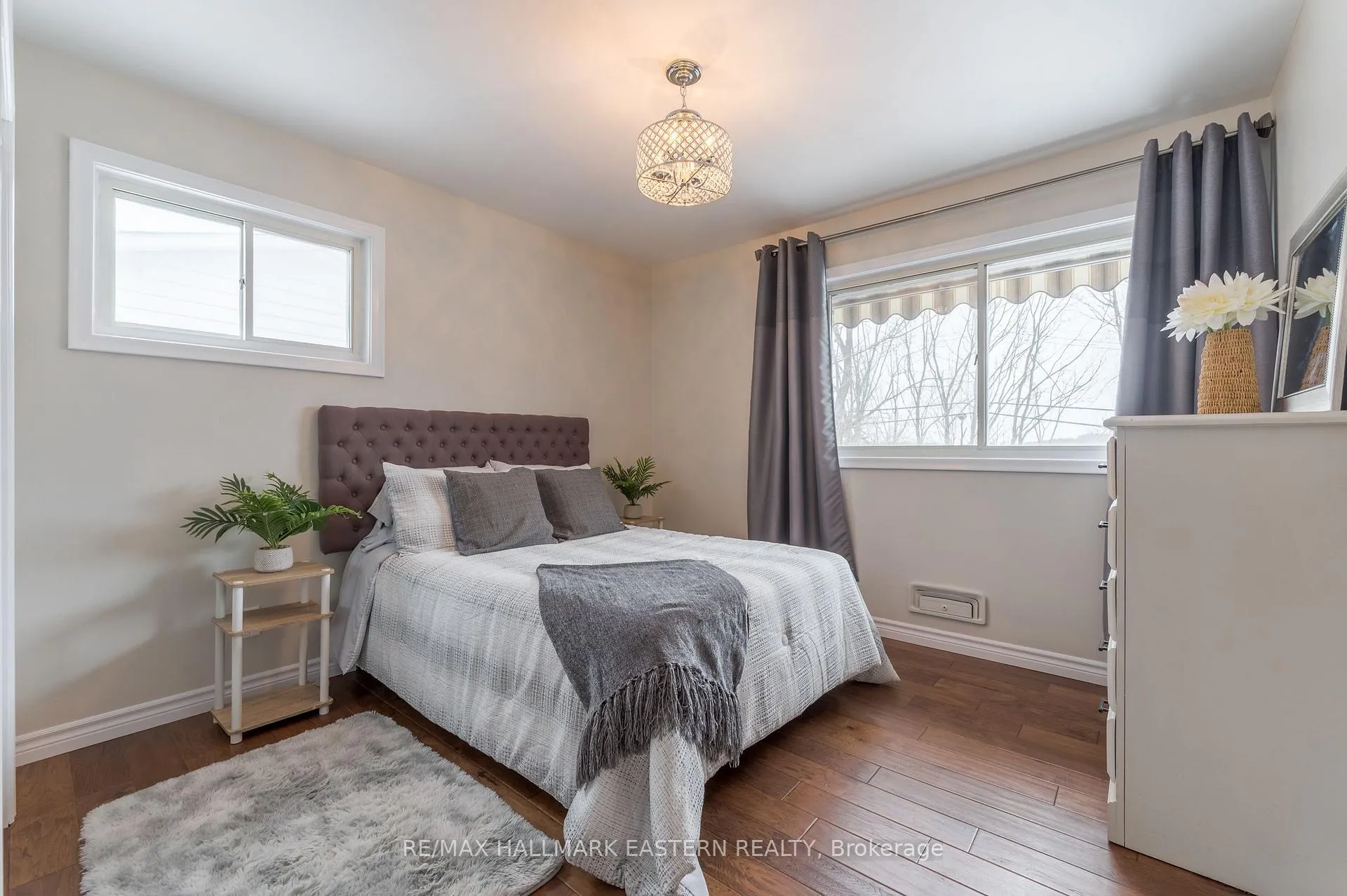 Photo 23 of 990 Oriole Crescent, Peterborough, Northcrest Ward 5 — HOMEH