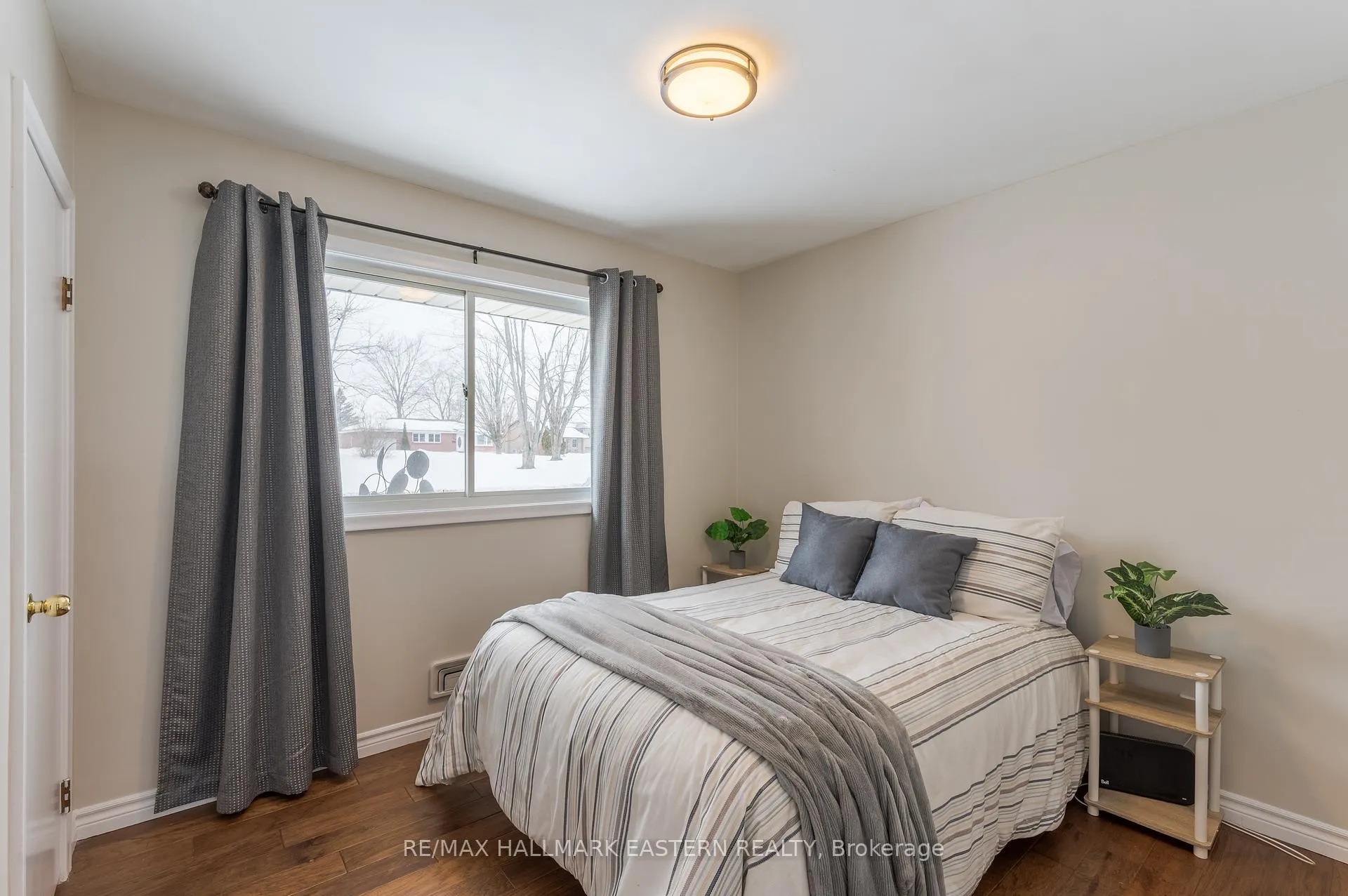 Photo 25 of 990 Oriole Crescent, Peterborough, Northcrest Ward 5 — HOMEH