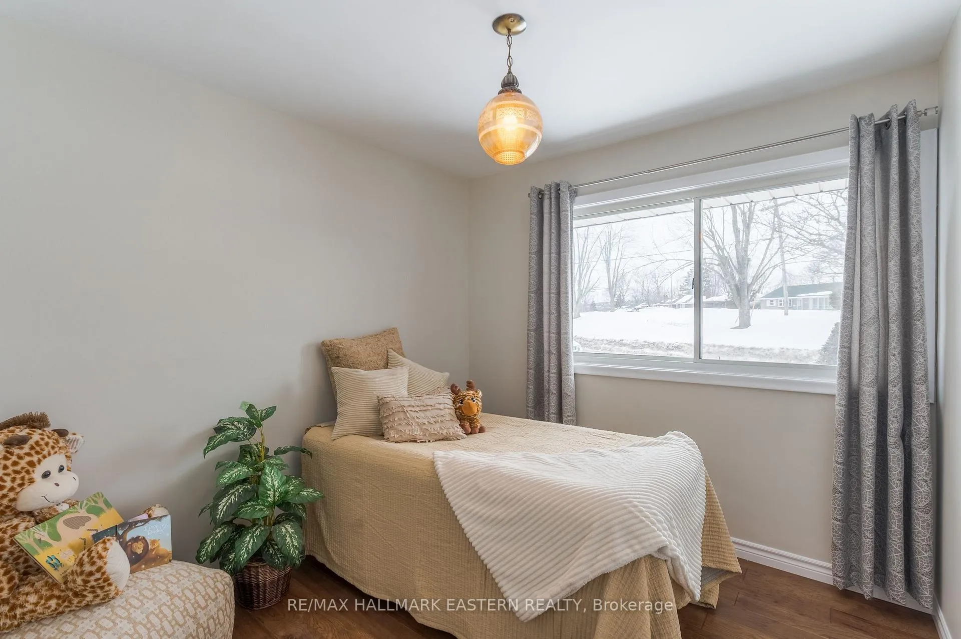 Photo 28 of 990 Oriole Crescent, Peterborough, Northcrest Ward 5 — HOMEH