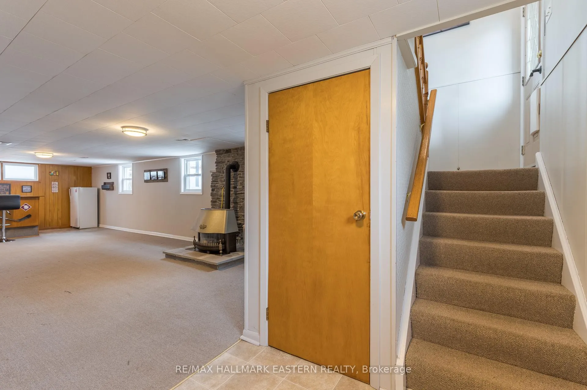 Photo 31 of 990 Oriole Crescent, Peterborough, Northcrest Ward 5 — HOMEH