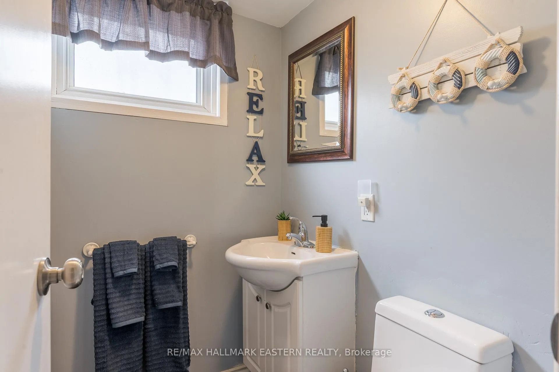 Photo 39 of 990 Oriole Crescent, Peterborough, Northcrest Ward 5 — HOMEH