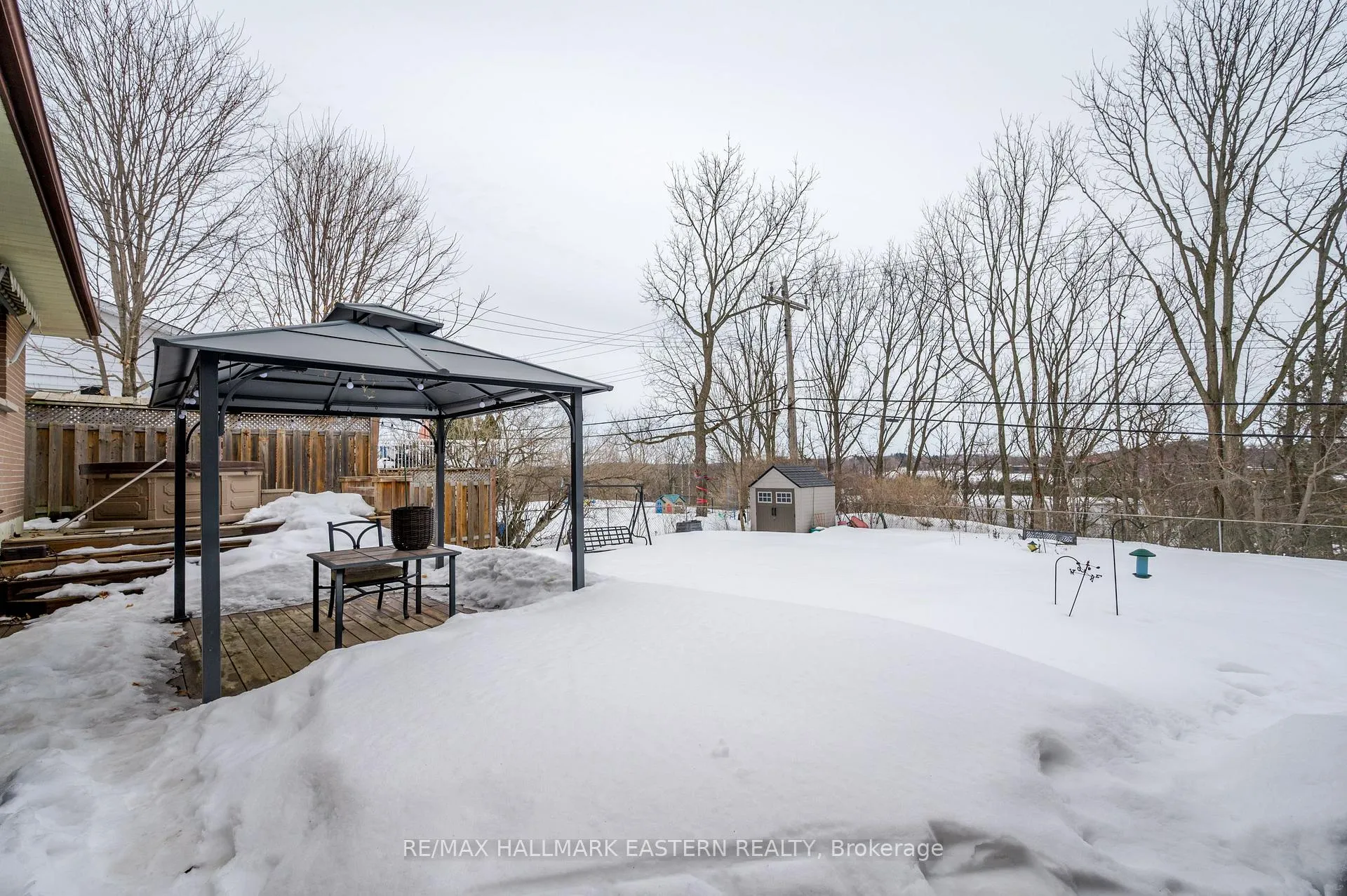 Photo 41 of 990 Oriole Crescent, Peterborough, Northcrest Ward 5 — HOMEH