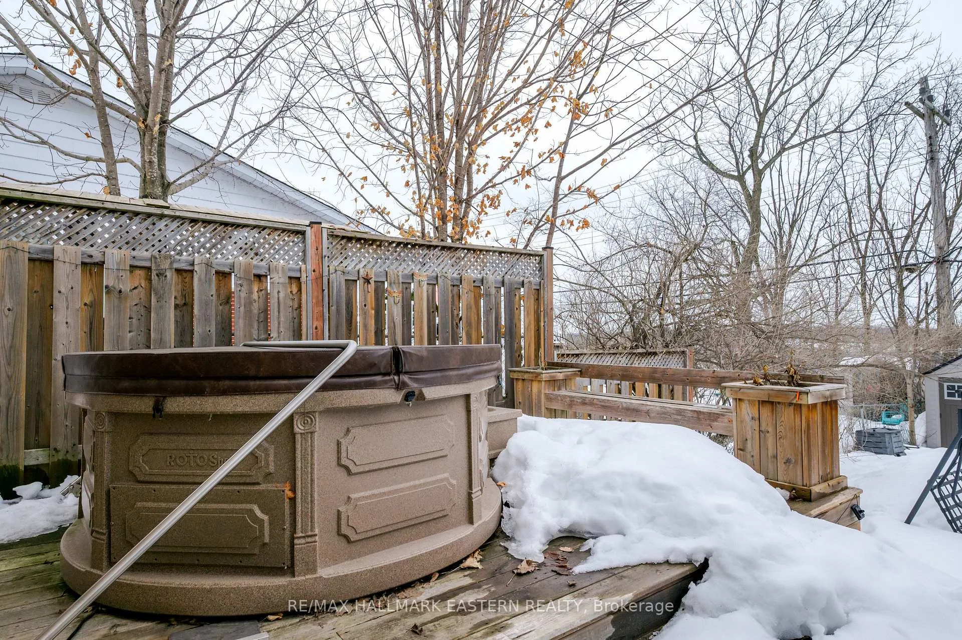 Photo 42 of 990 Oriole Crescent, Peterborough, Northcrest Ward 5 — HOMEH