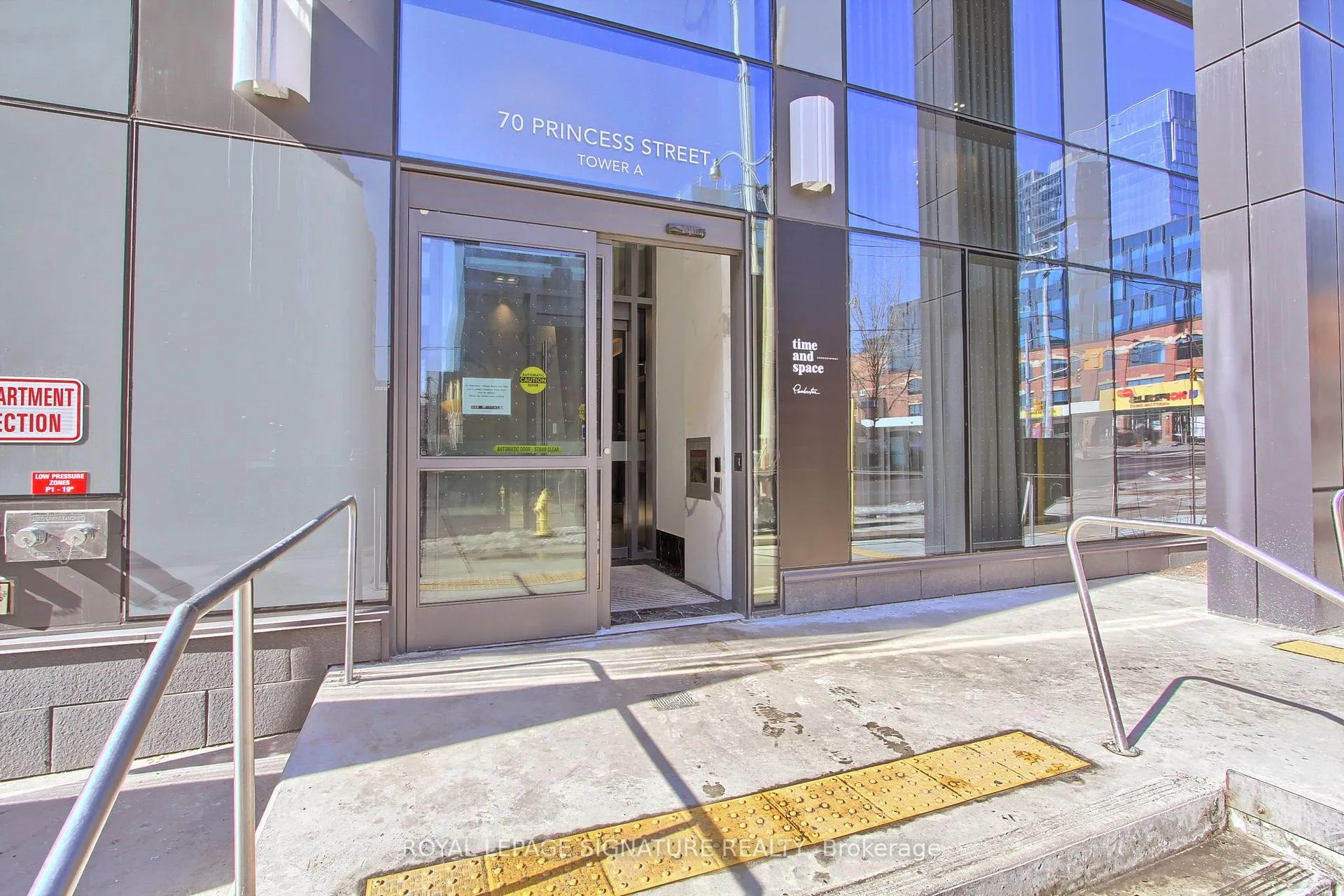 Photo 3 of Unit 2209E, 70 Princess Street, Toronto, Moss Park — HOMEH