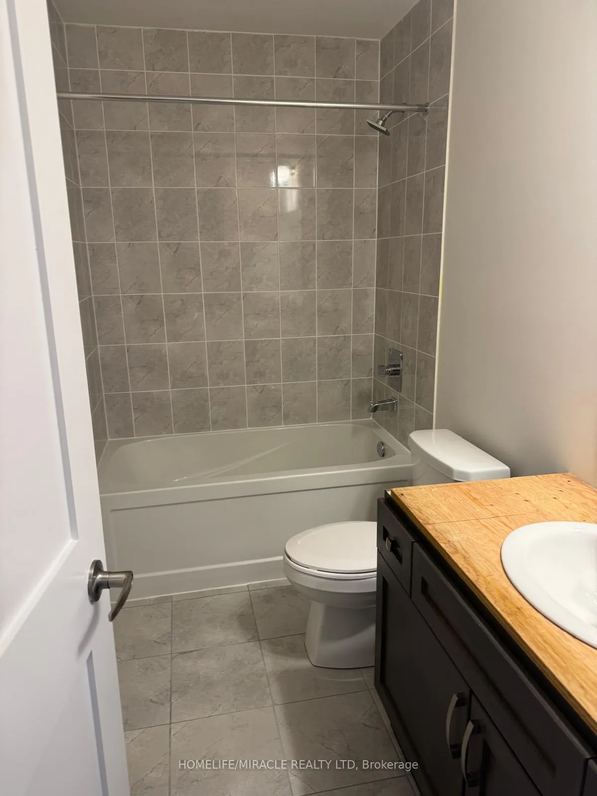 Photo 12 of 34 Coote Court, Pickering, Brock Ridge — HOMEH