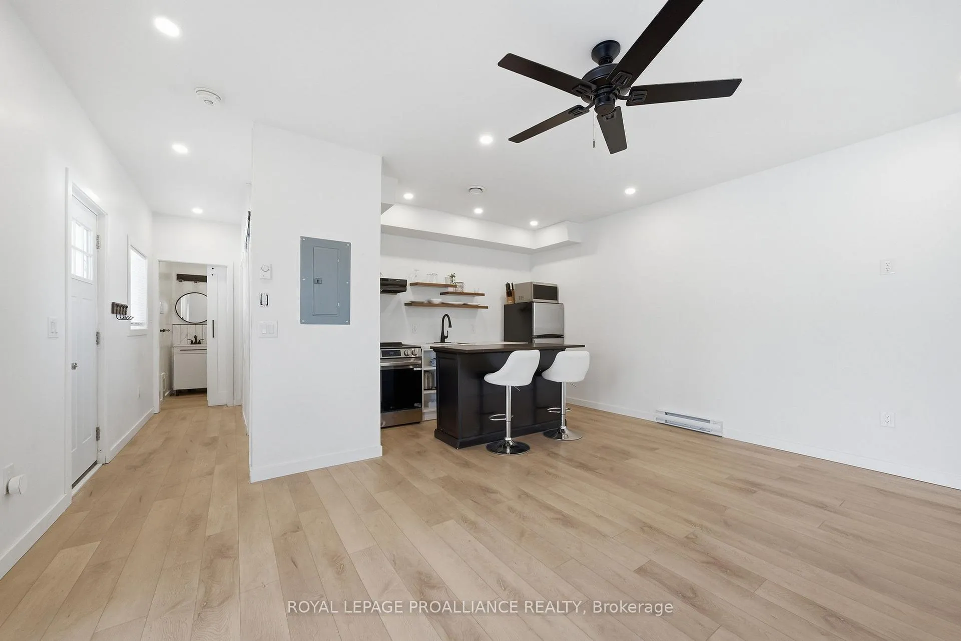 Photo 7 of 425 Roe Street, Cobourg — HOMEH