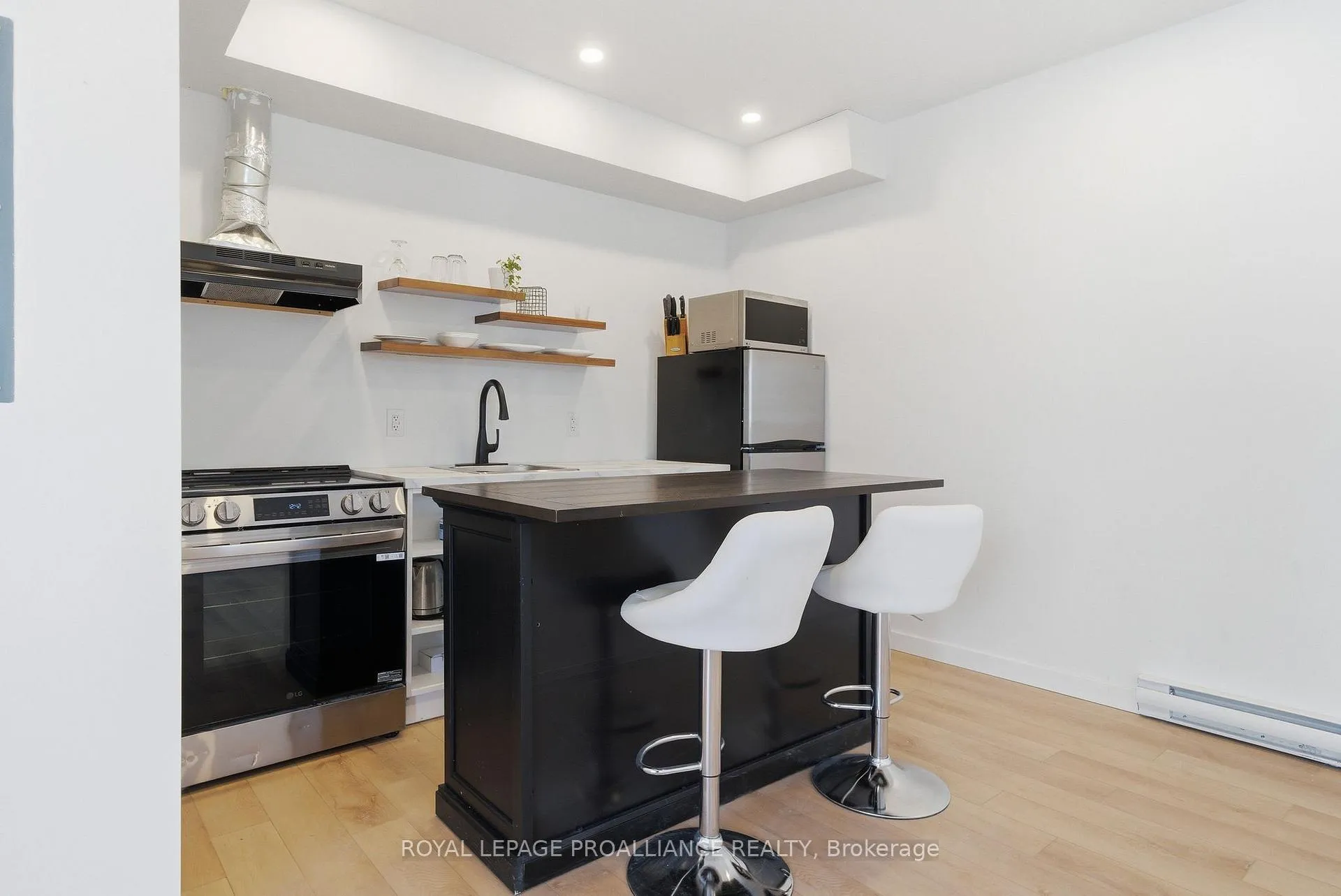 Photo 10 of 425 Roe Street, Cobourg — HOMEH