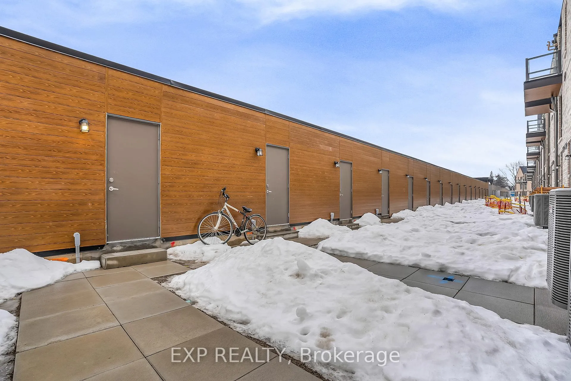 Photo 36 of 76 Turtle Island Road, Toronto, Englemount-Lawrence — HOMEH