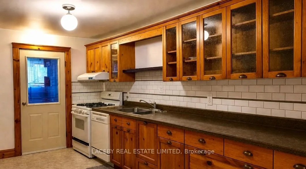 Photo 5 of Unit 4, 250 Main Street, King, Schomberg — HOMEH