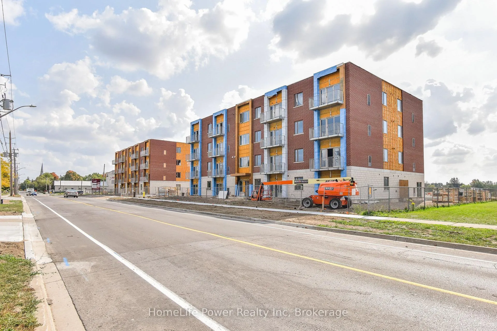 Front of Unit 404, 170 Northumberland Road W