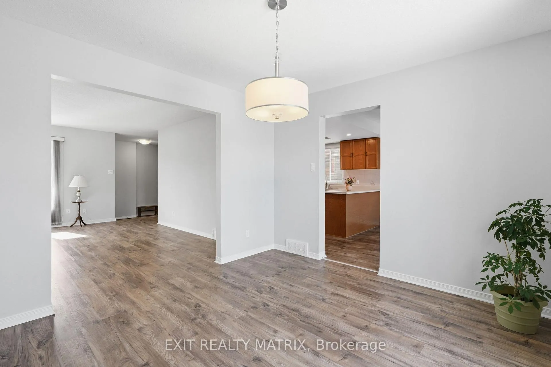 Photo 8 of 57 Rosegarden Crescent, Ottawa, Hunt Club Park/Greenboro — HOMEH