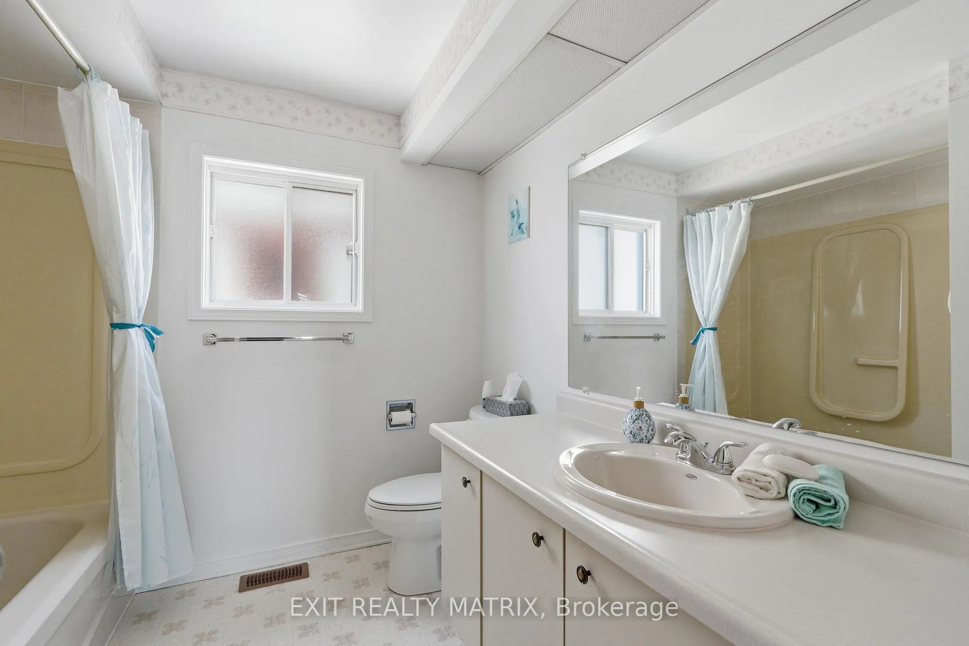 Photo 17 of 57 Rosegarden Crescent, Ottawa, Hunt Club Park/Greenboro — HOMEH