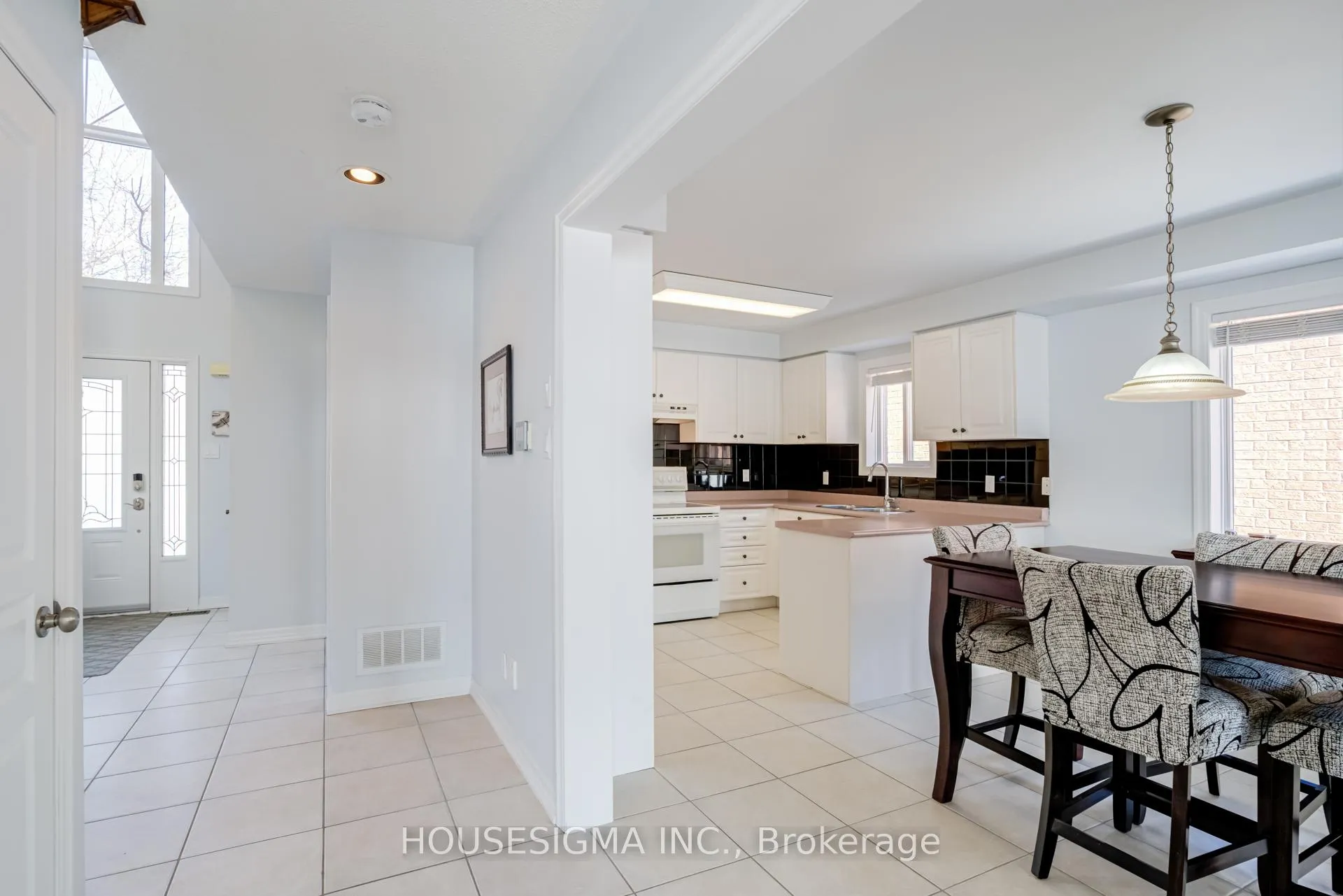 Photo 5 of 20 Sweet Briar Lane, Brampton, Snelgrove — HOMEH