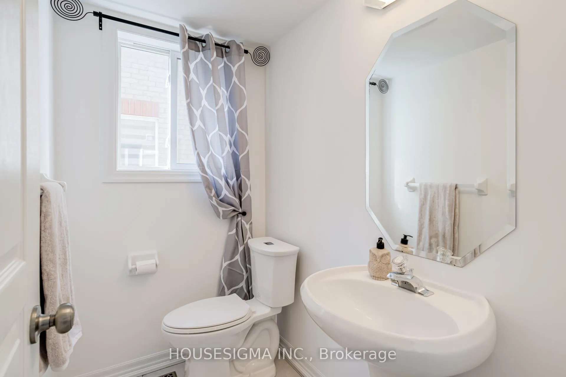 Photo 16 of 20 Sweet Briar Lane, Brampton, Snelgrove — HOMEH