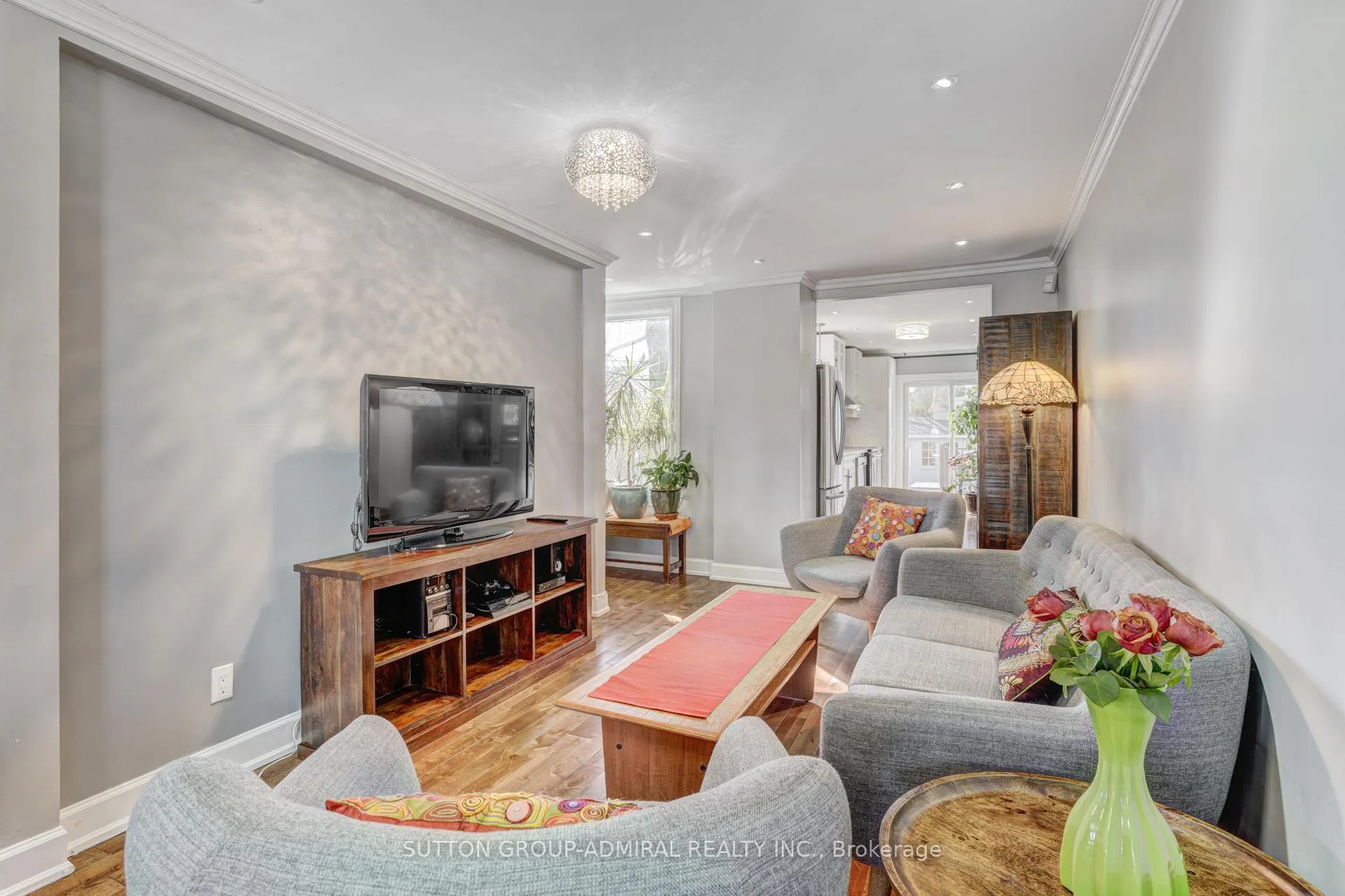 Photo 6 of 805 Sammon Avenue, Toronto, Danforth Village-East York — HOMEH