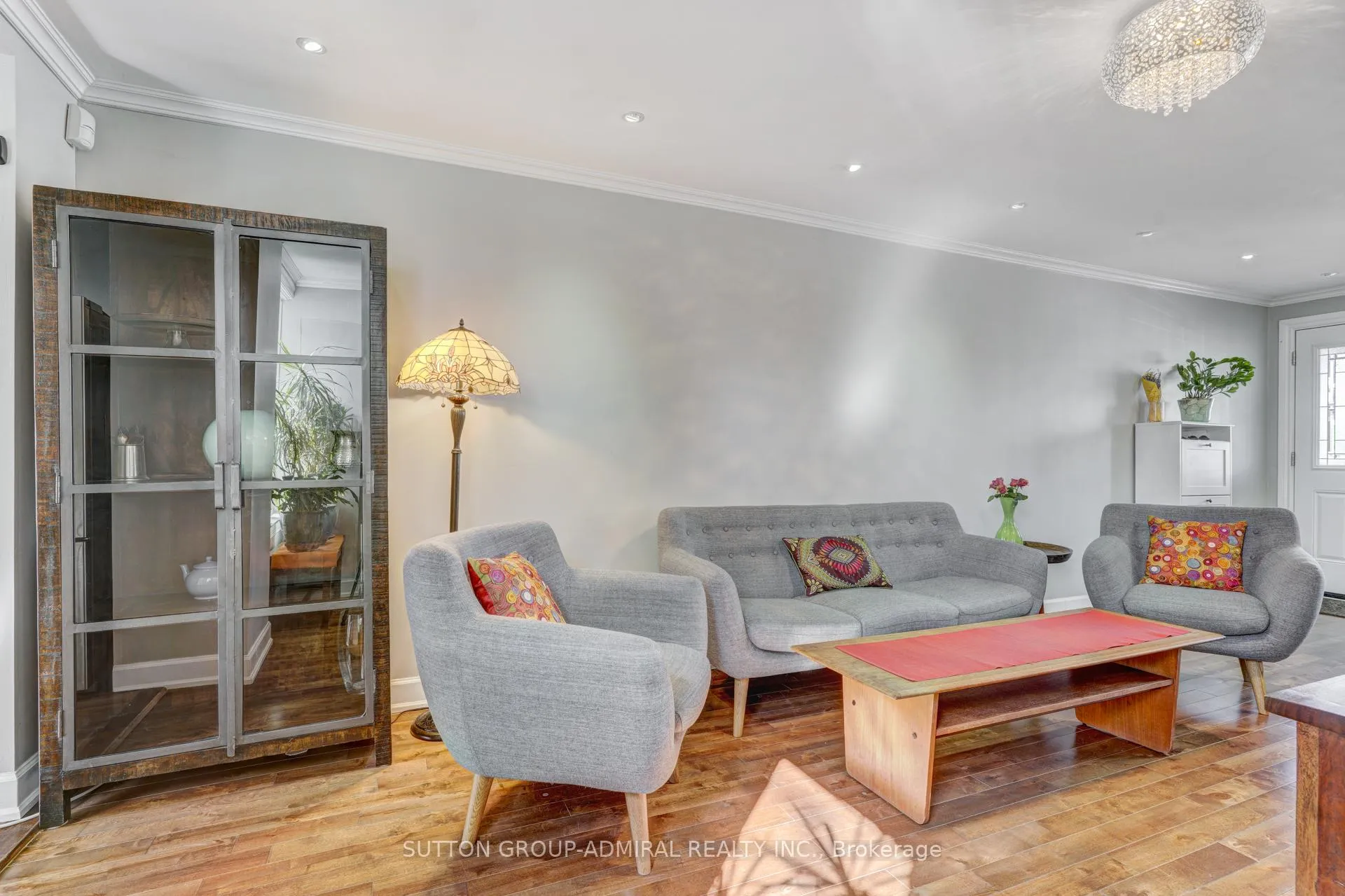 Photo 7 of 805 Sammon Avenue, Toronto, Danforth Village-East York — HOMEH