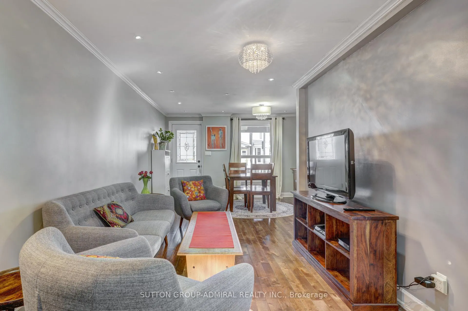 Photo 8 of 805 Sammon Avenue, Toronto, Danforth Village-East York — HOMEH