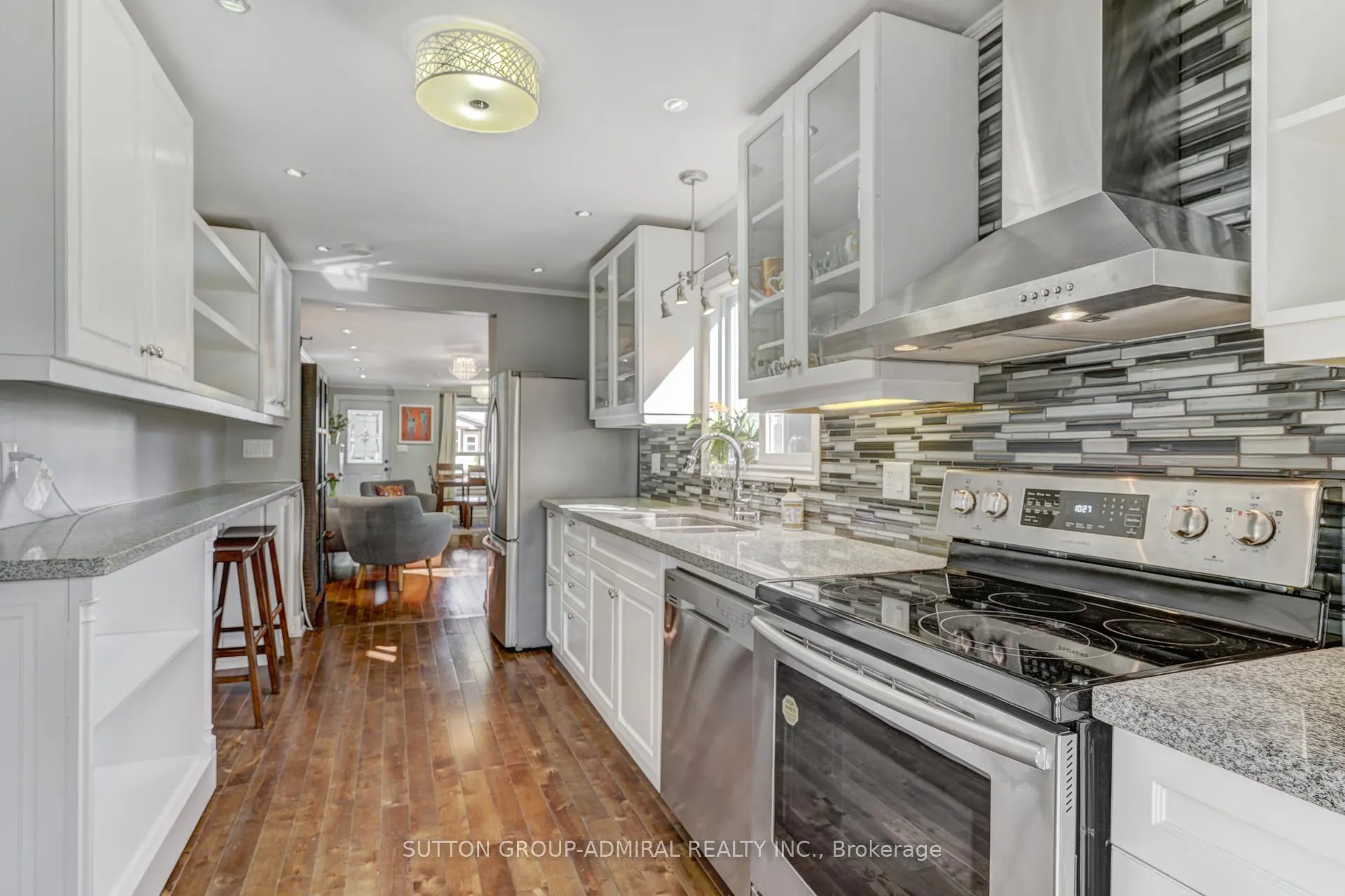 Photo 9 of 805 Sammon Avenue, Toronto, Danforth Village-East York — HOMEH