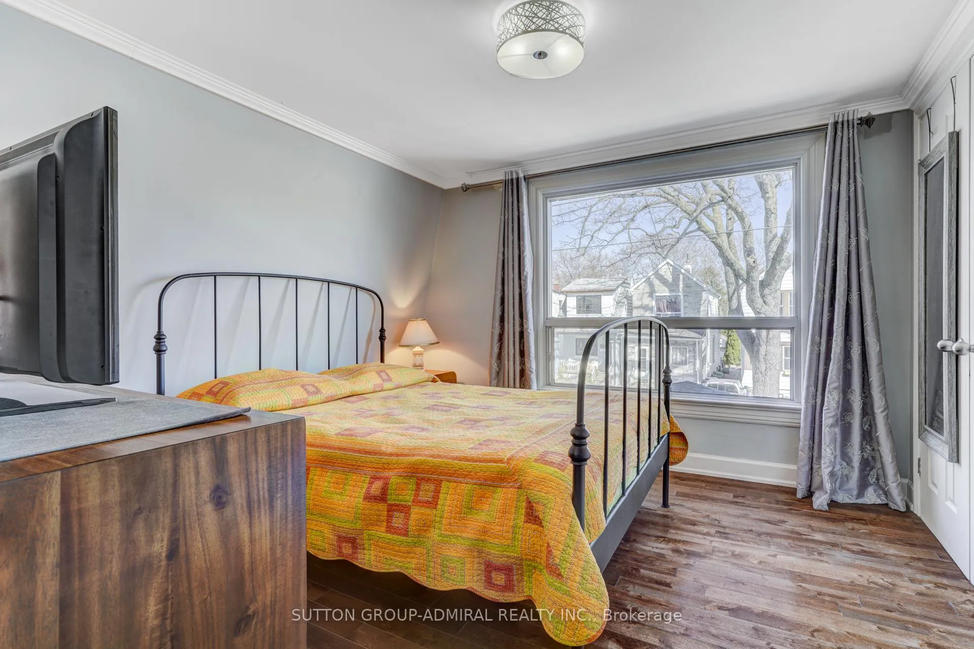 Photo 12 of 805 Sammon Avenue, Toronto, Danforth Village-East York — HOMEH