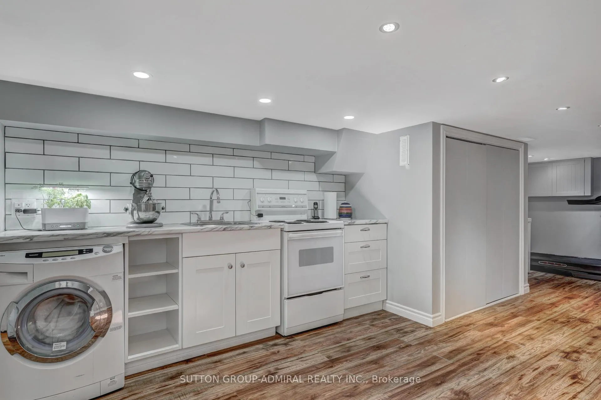 Photo 17 of 805 Sammon Avenue, Toronto, Danforth Village-East York — HOMEH