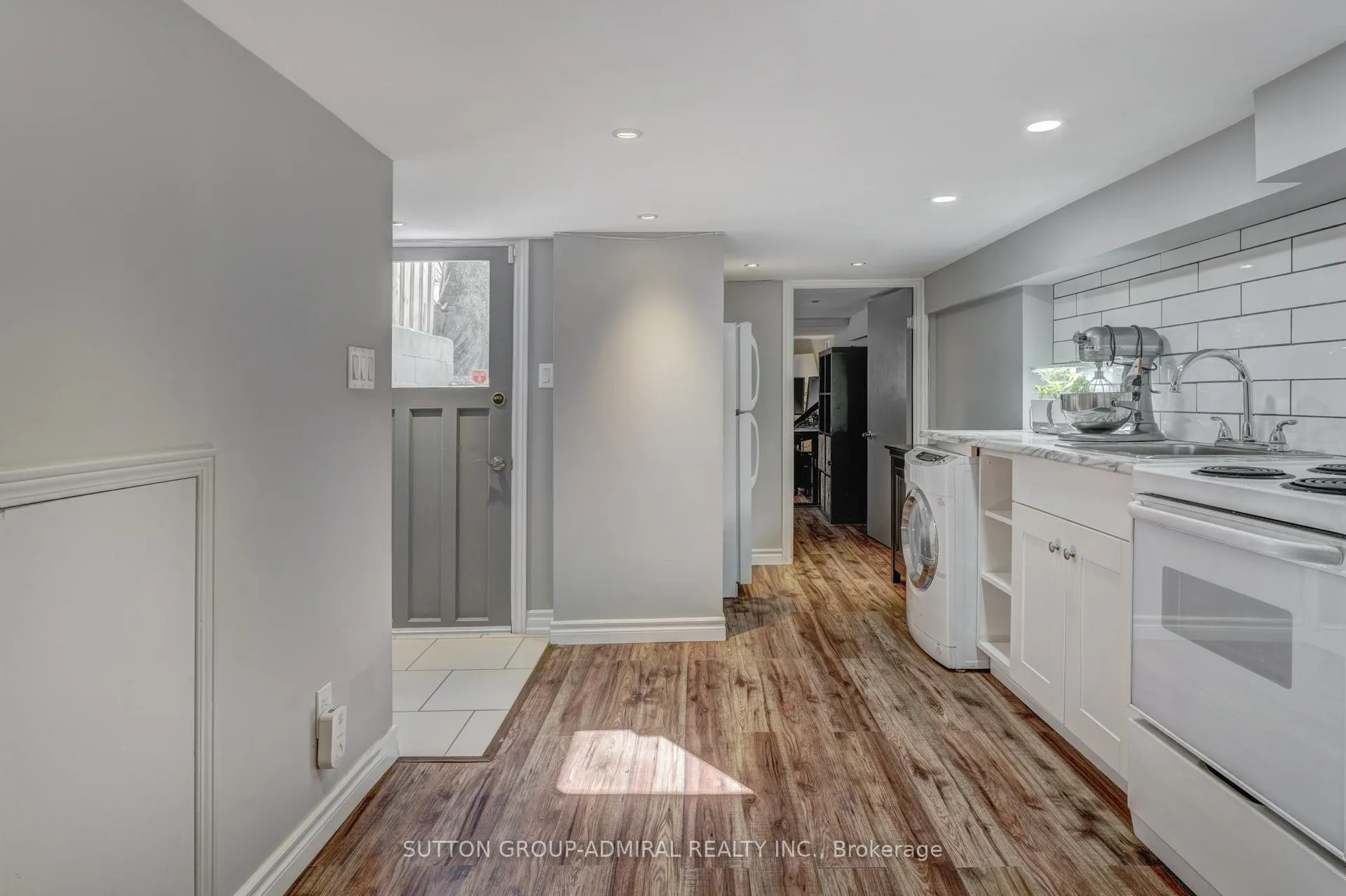 Photo 18 of 805 Sammon Avenue, Toronto, Danforth Village-East York — HOMEH