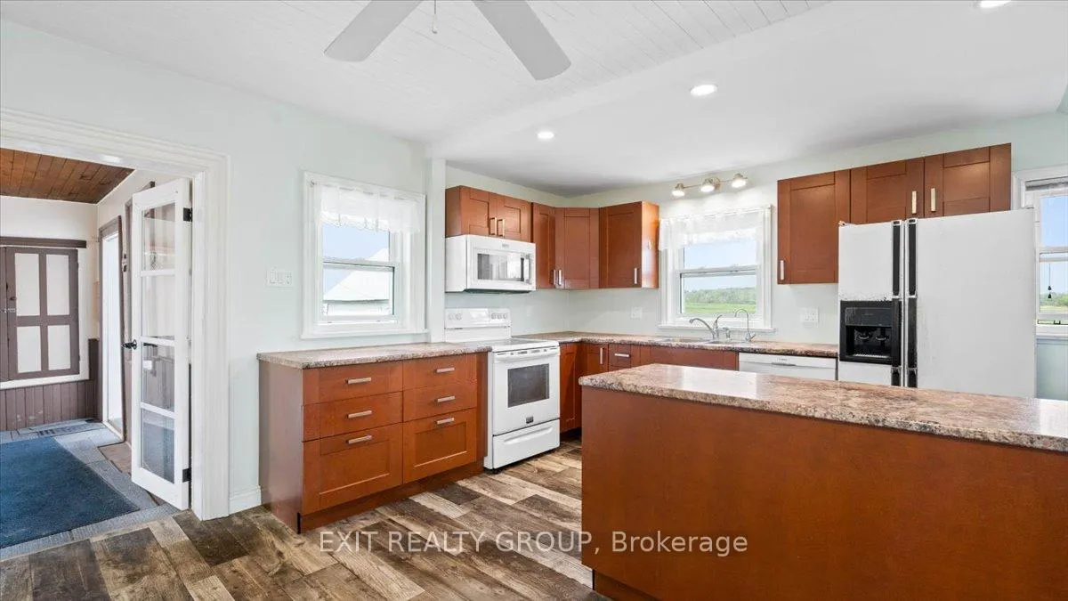 Photo 3 of 837 Casey Road, Belleville, Thurlow Ward — HOMEH
