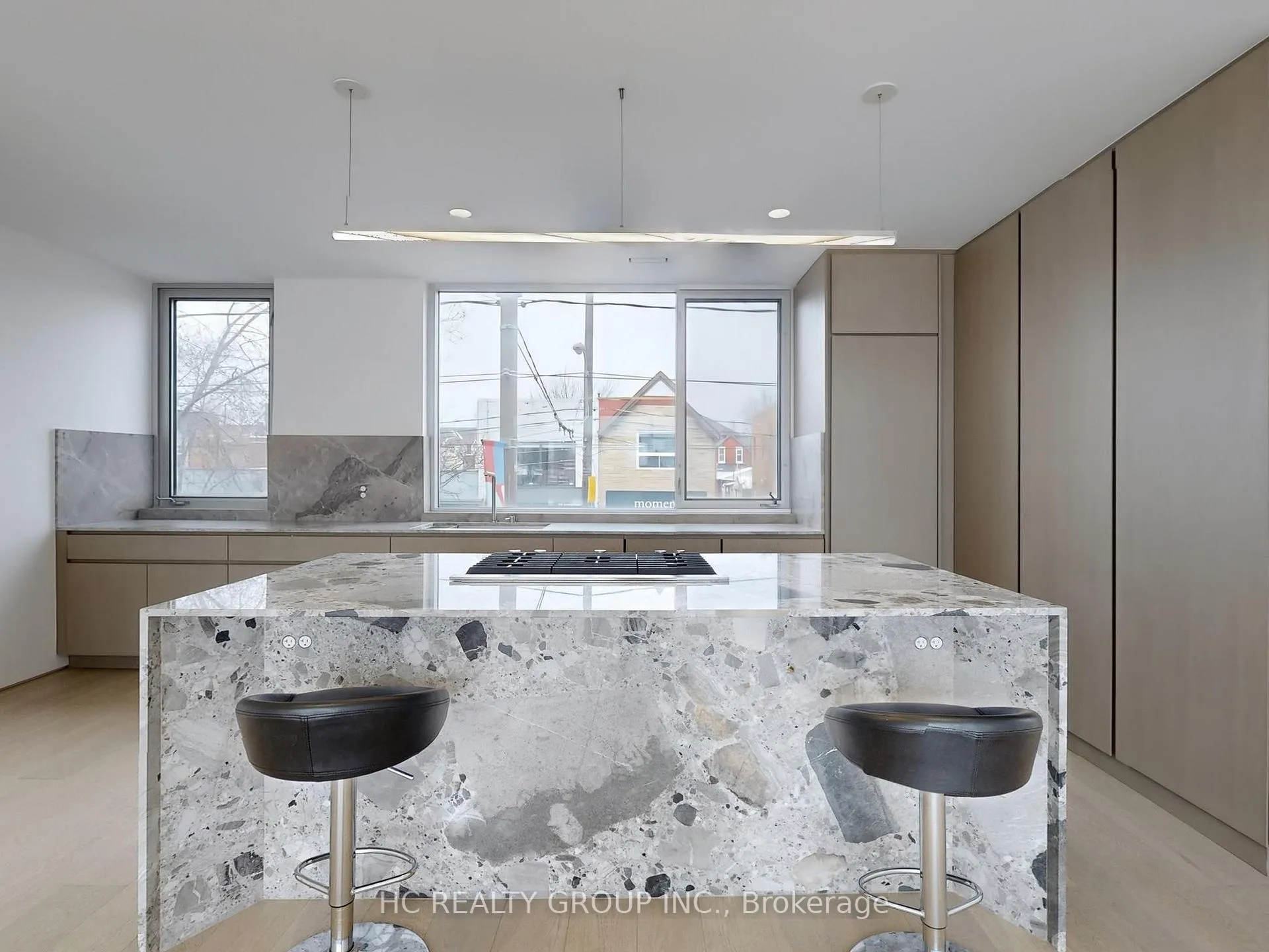 Front of Unit Upper, 899 Dundas Street W