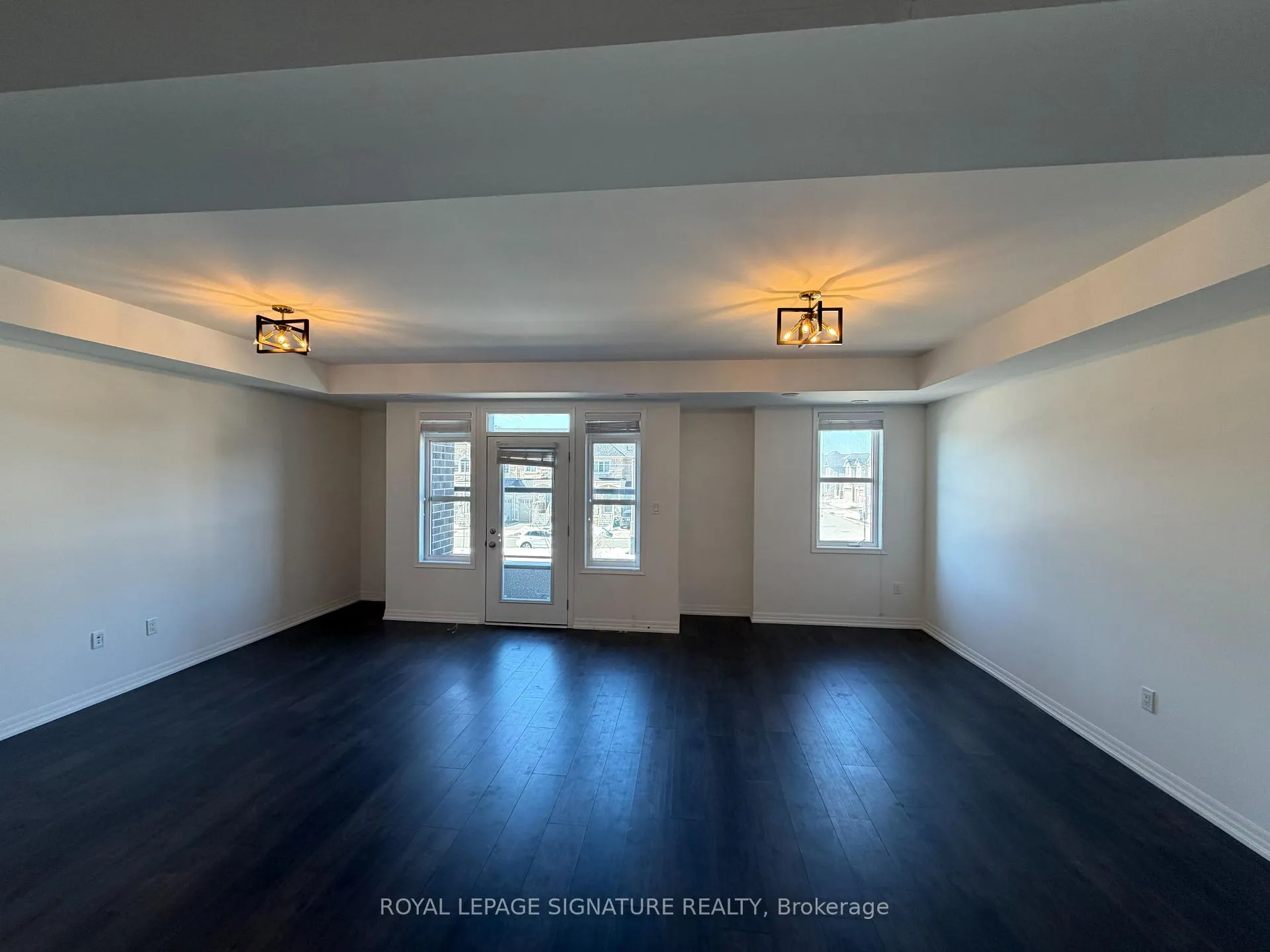 Photo 5 of 112 Burnhamthorpe Road E, Oakville, Glenorchy — HOMEH