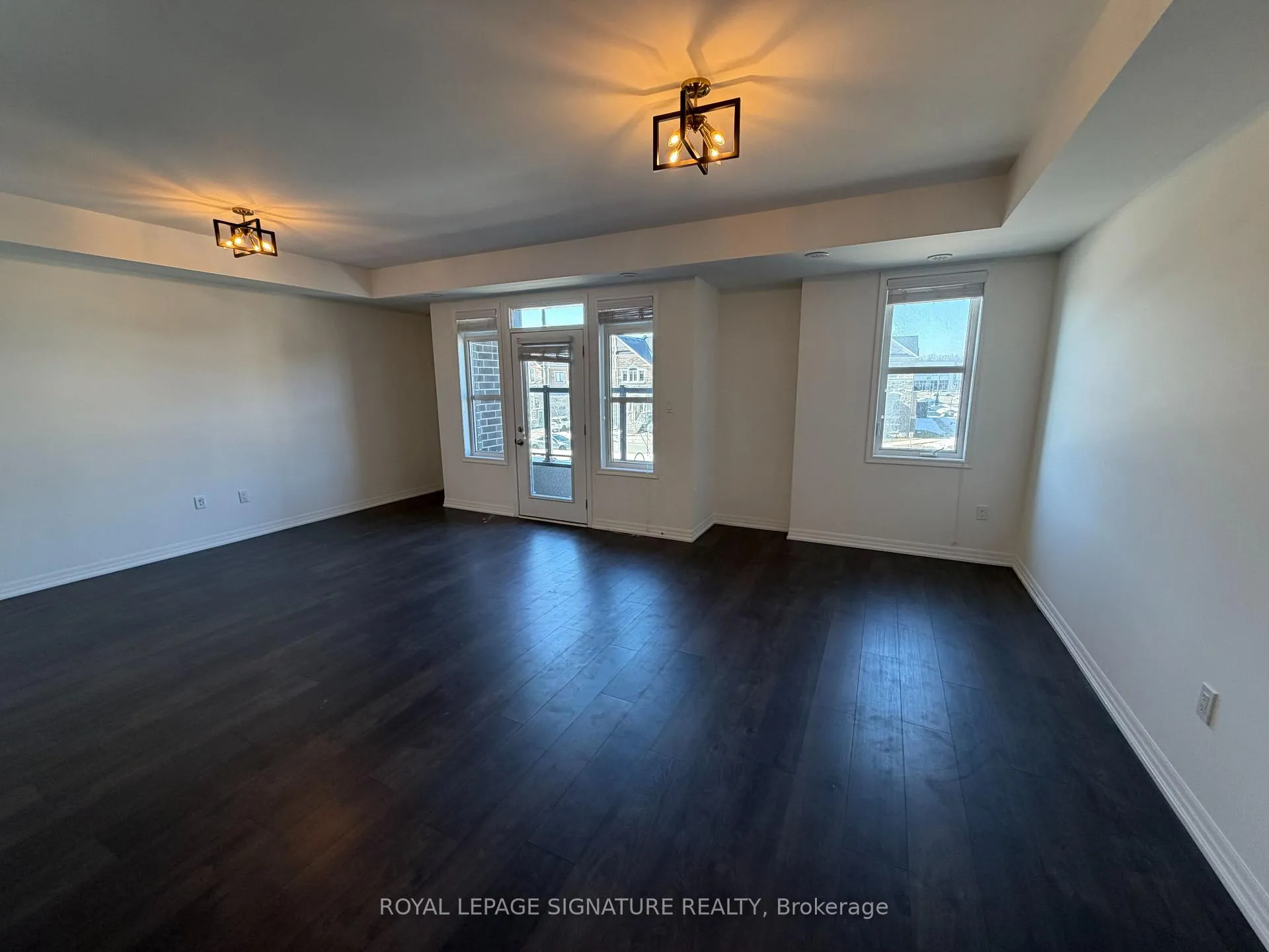 Photo 6 of 112 Burnhamthorpe Road E, Oakville, Glenorchy — HOMEH