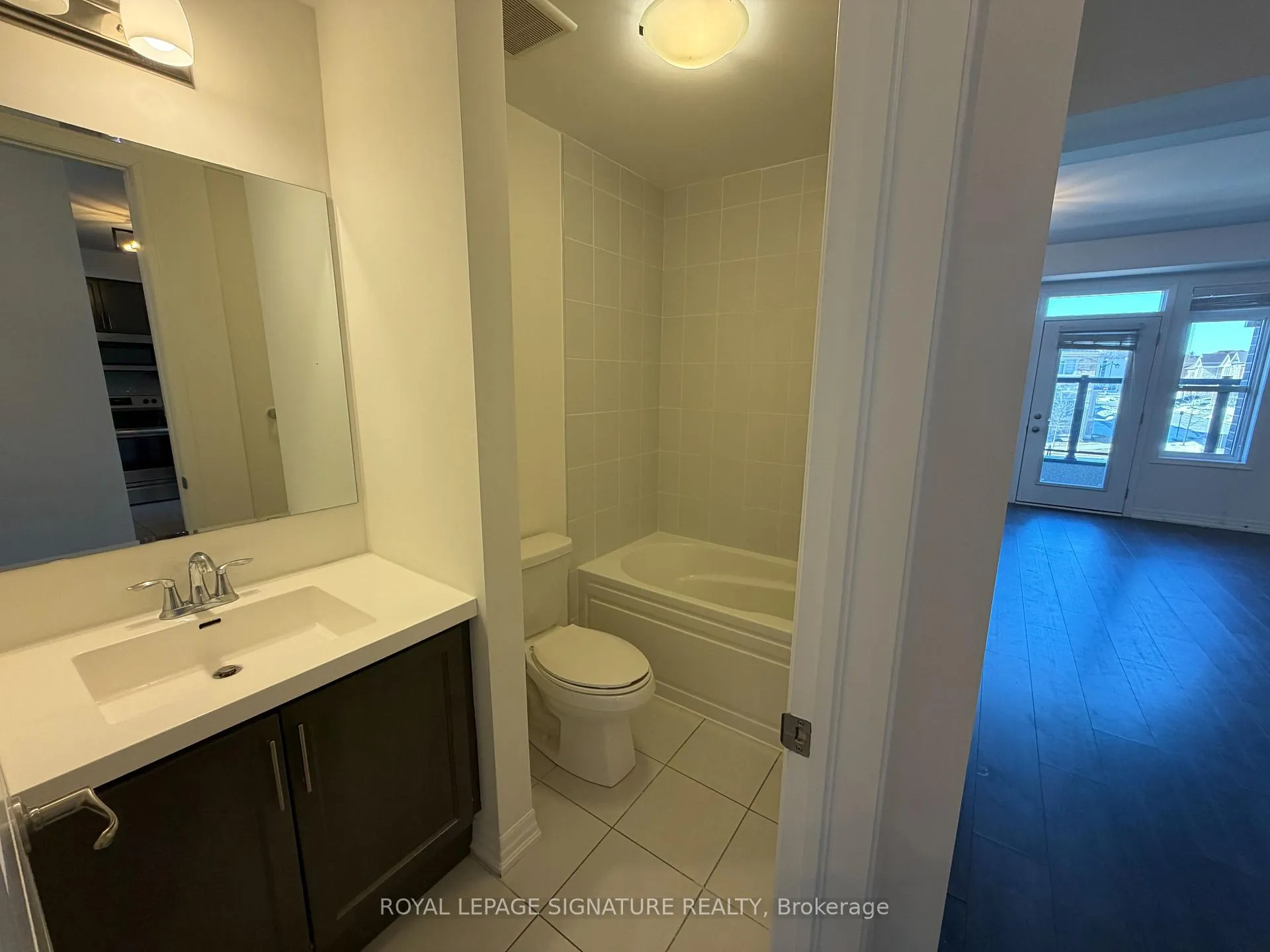 Photo 9 of 112 Burnhamthorpe Road E, Oakville, Glenorchy — HOMEH