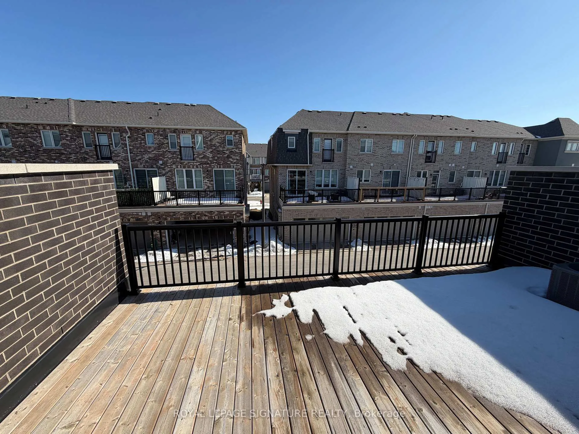 Photo 12 of 112 Burnhamthorpe Road E, Oakville, Glenorchy — HOMEH